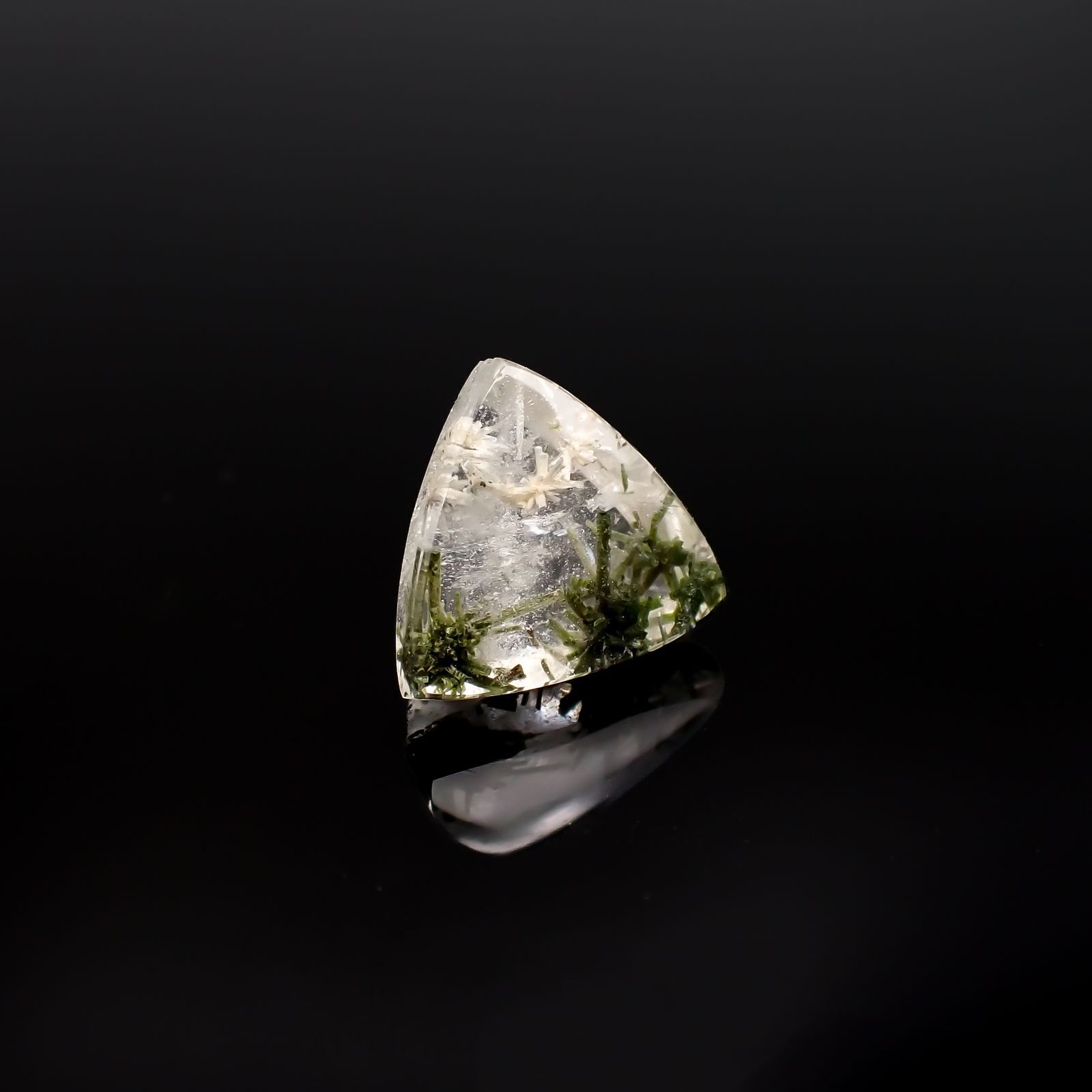 ヘデンベルジャイトインクォーツ インドネシア産 3.83ct [220917830]10.5x11.2mm前後