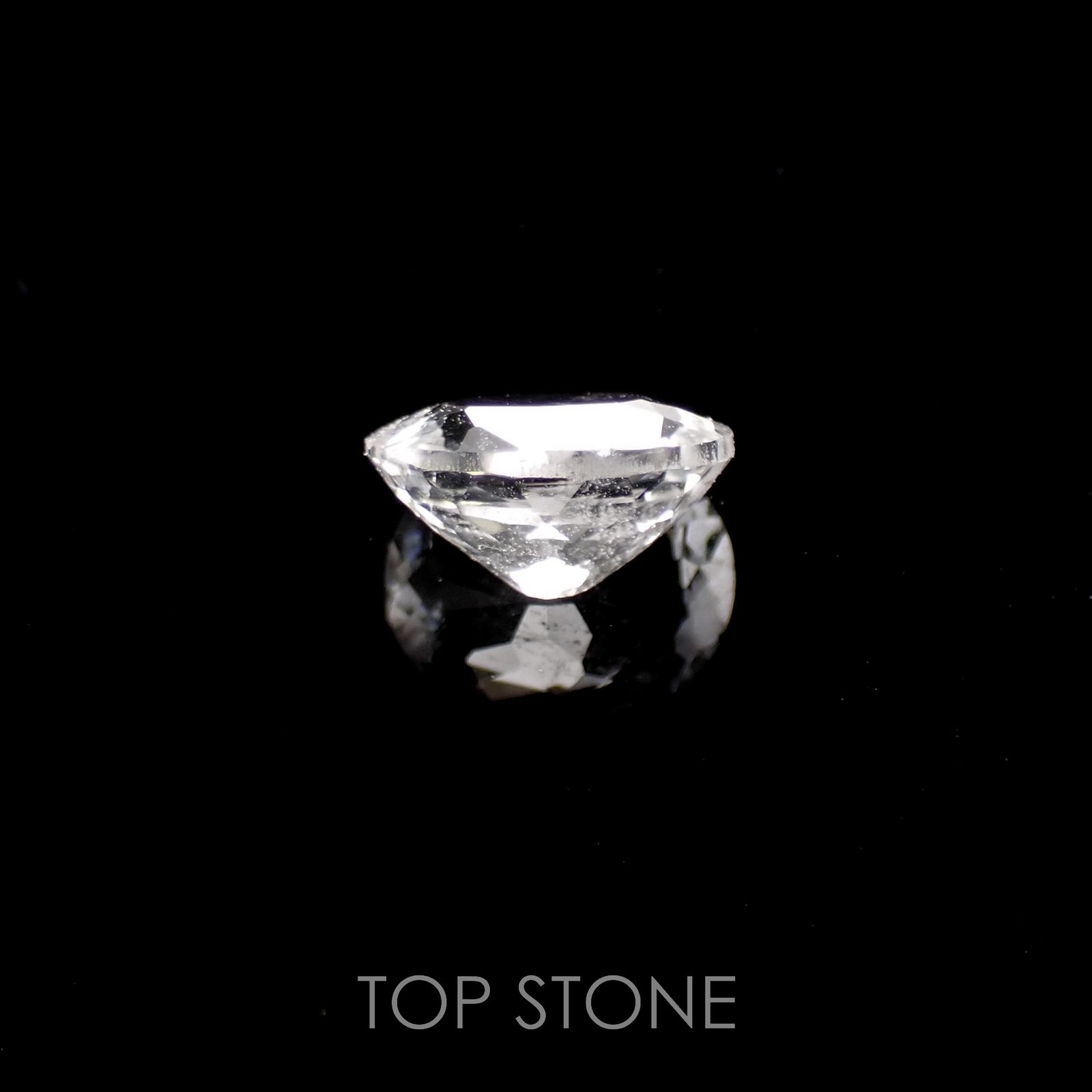 フェナカイト(宝石名フェナカイト)マダガスカル産 0.82ct 識別済[220716959]6.9x5.3mm前後