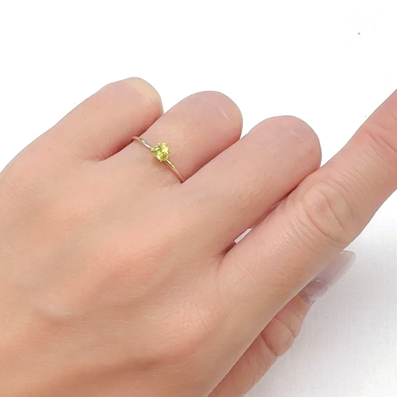 スフェーン マダガスカル産 0.30ct[240627906]4.1x4mm前後