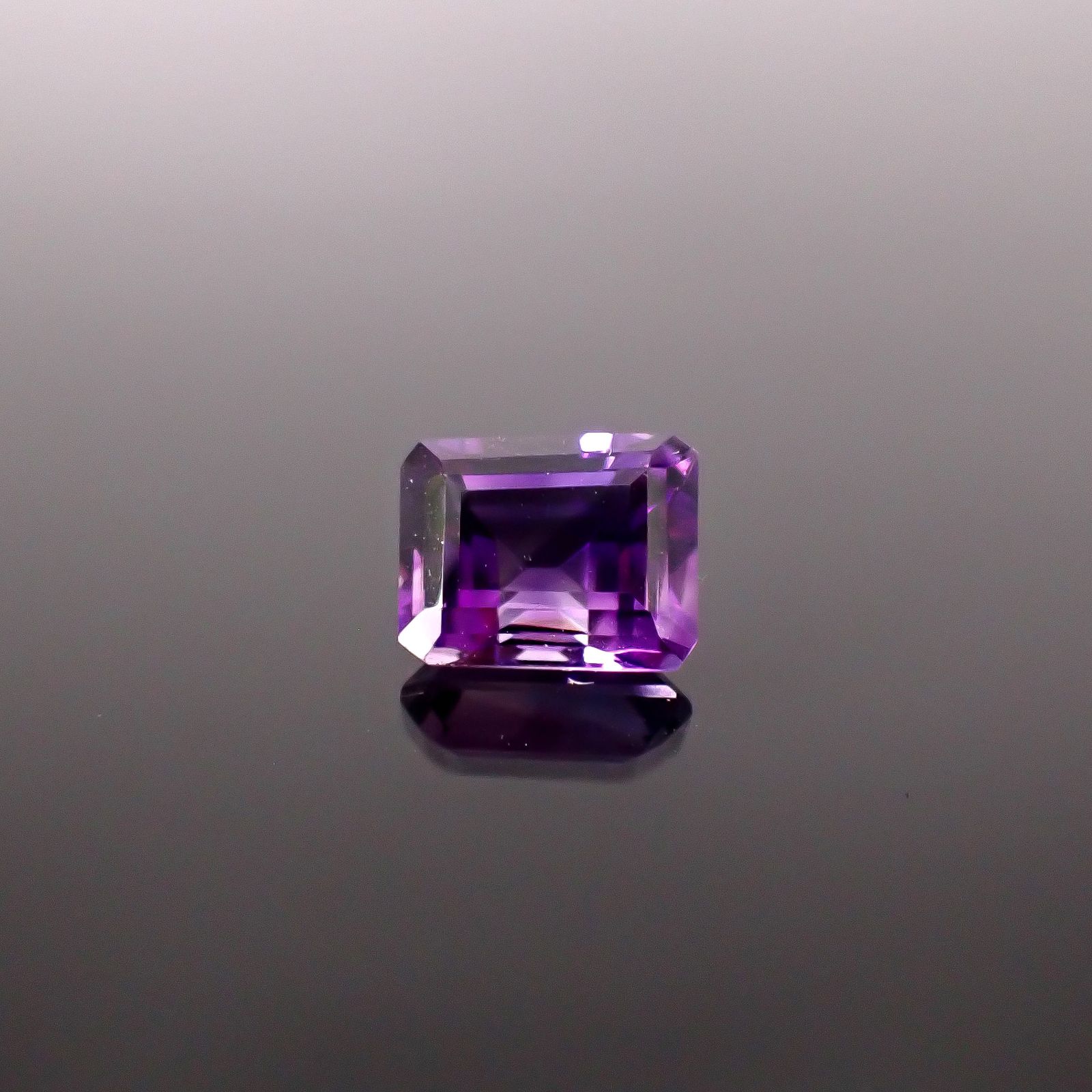 カラーシフトアメジスト ブラジル/ウルグアイ産 3.26ct / 9.9x8.1mm前後 [260131635]