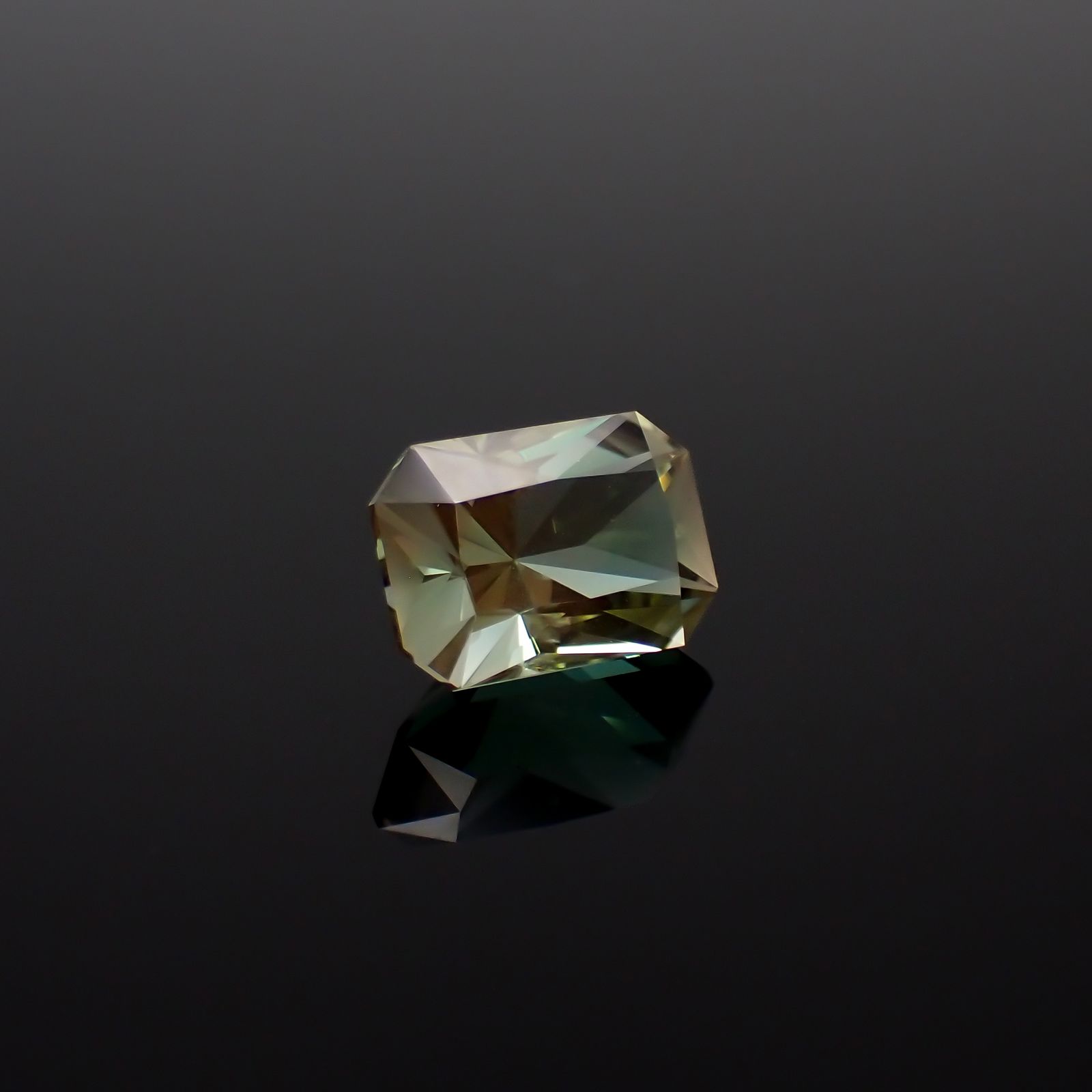 ◇バリオンカット◇バイカラーオレゴンサンストーン アメリカ・オレゴン州産 3.02ct[231224663]10.3x7.2mm前後