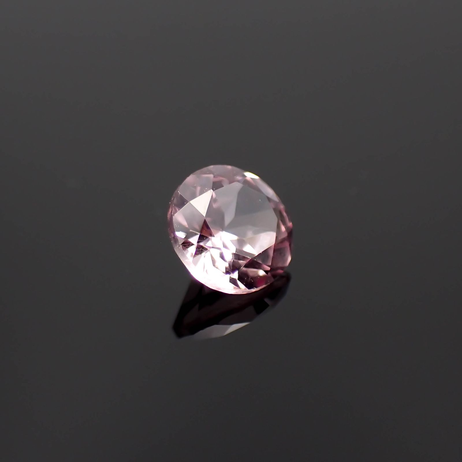 ドラゴンガーネット タンザニア産 0.51ct[230421461]4.6x4.6mm前後