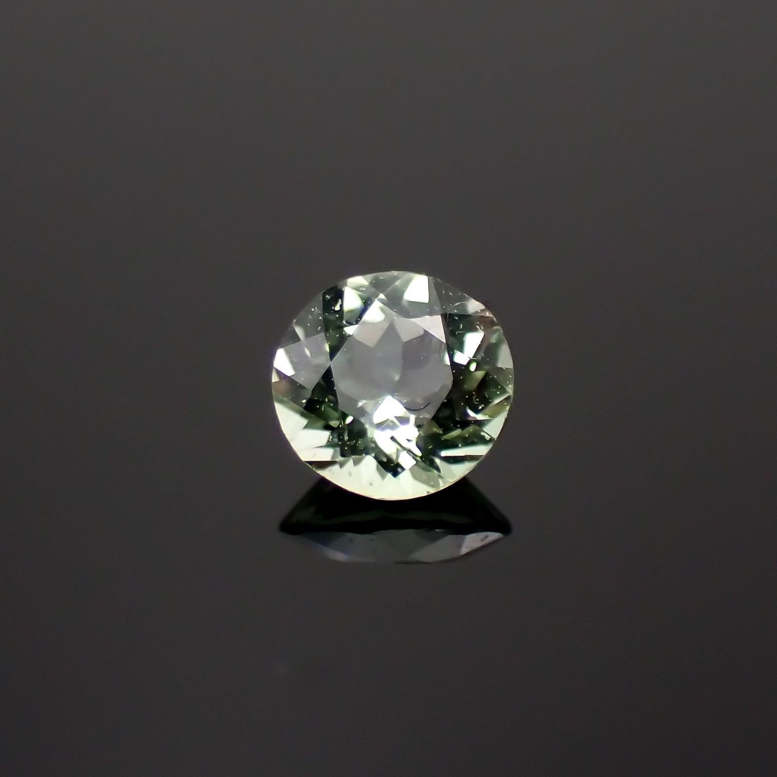 バナジウムコーネルピン(宝石名コーネルピン)タンザニア・タンガ州産 0.21ct 識別済[230320935]3.8x3.8mm前後