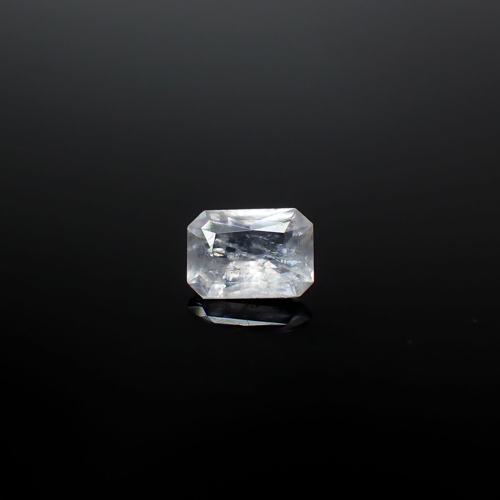 カタプレイアイト(宝石名カタプレイアイト)カナダ産 0.349ct ソ付(日独)[250830963]5.29x3.84mm前後