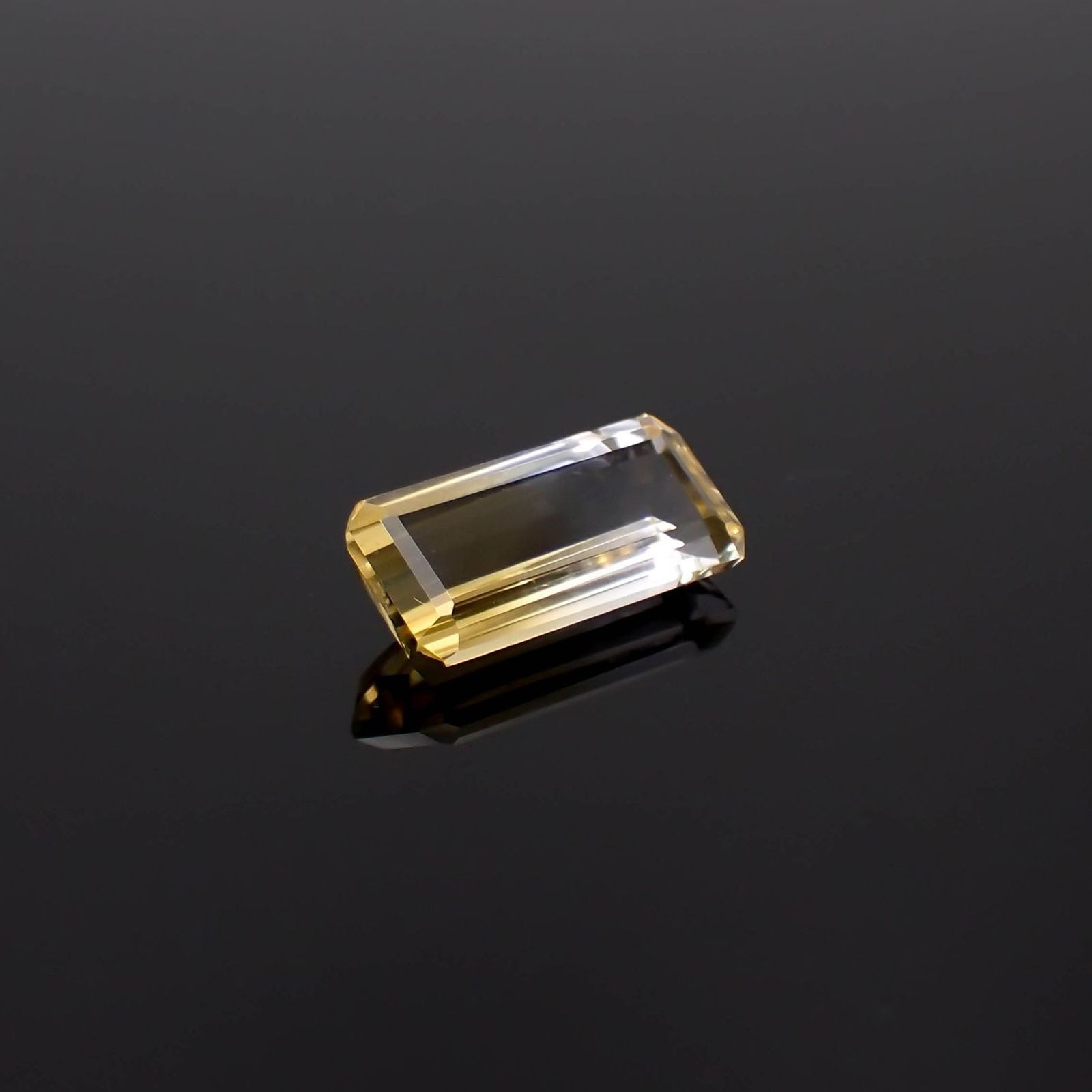 バイカラーシトリン ブラジル・ミナスジェライス州産 6.19ct / 17.1x8.1mm前後 [251026467]