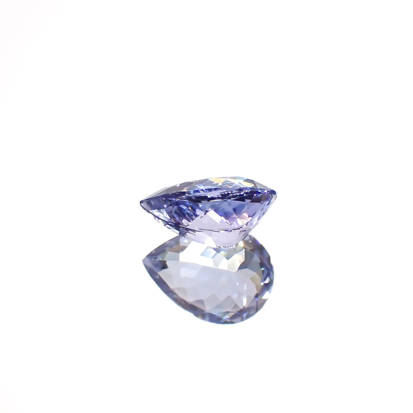 バイカラータンザナイト(宝石名タンザナイト)タンザニア産 0.84ct 識別済[220716998]7.4x5.4mm前後