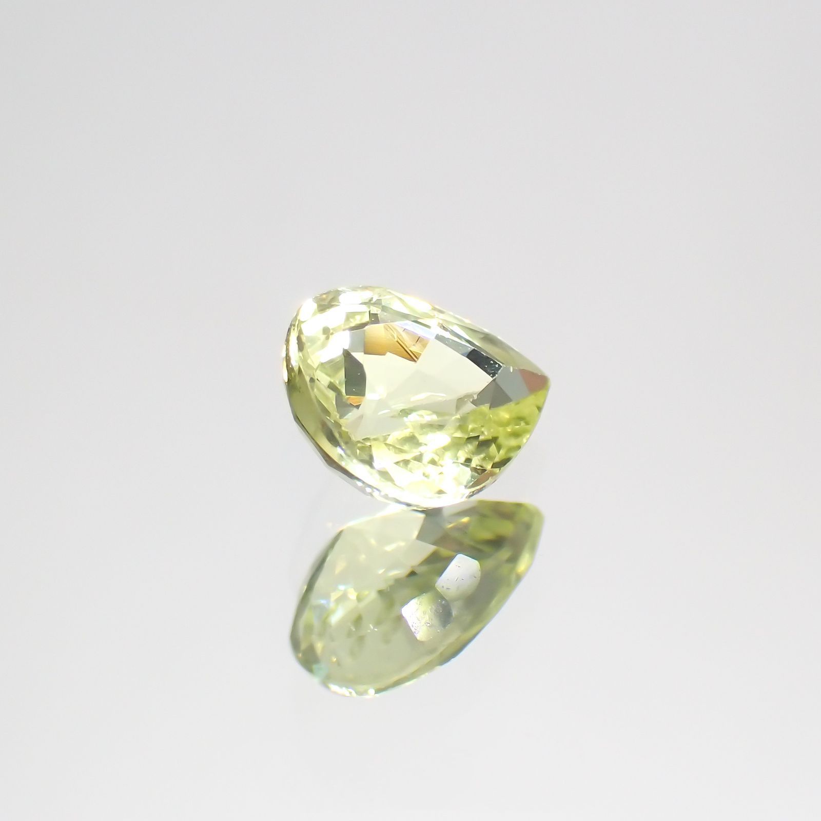 クリソベリル(宝石名クリソベリル)マダガスカル産 0.68ct 識別済[220114492]5.9x4.9mm前後