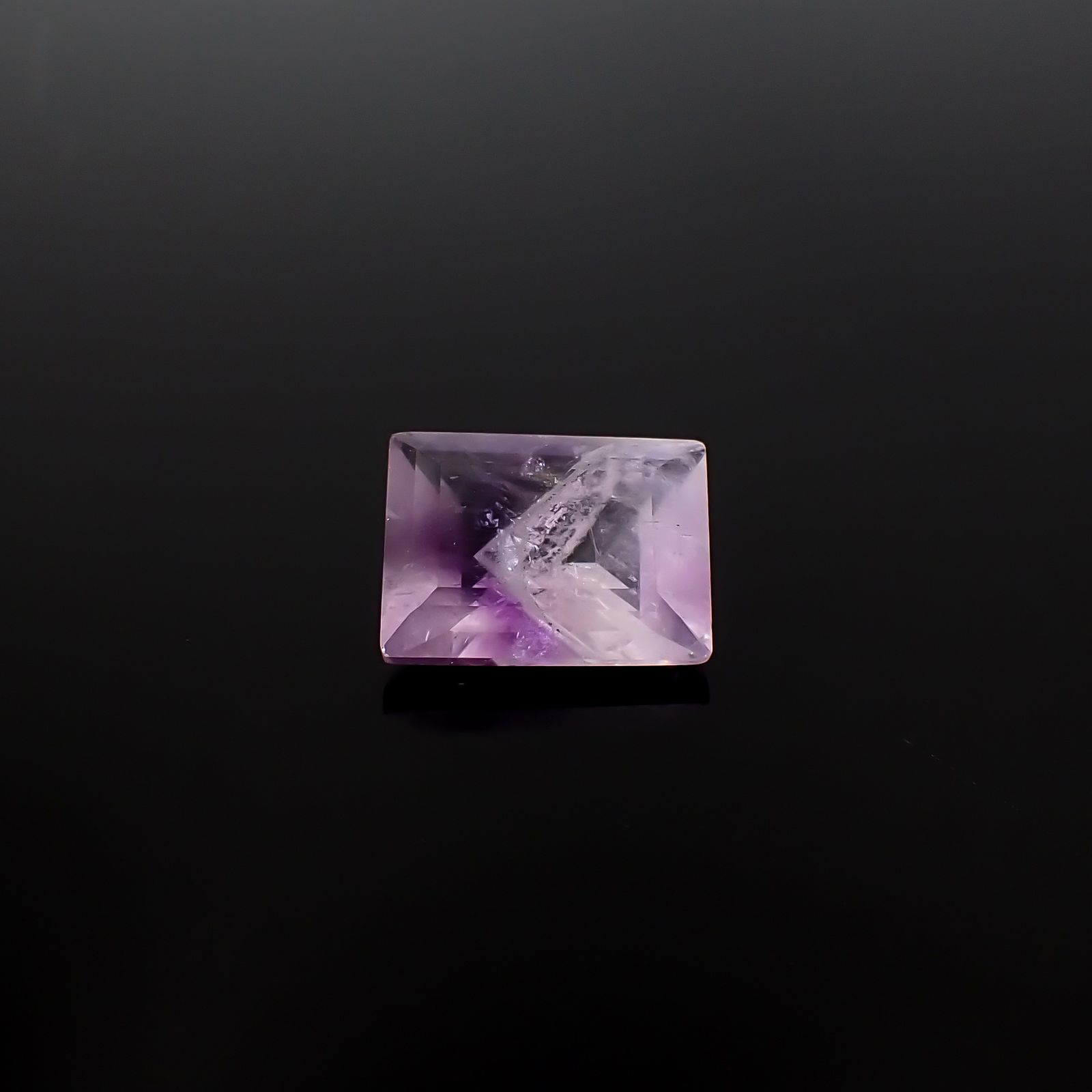 ワンウェイアメジスト ブラジル産 7.08ct / 14.1x11mm前後 [260432024]