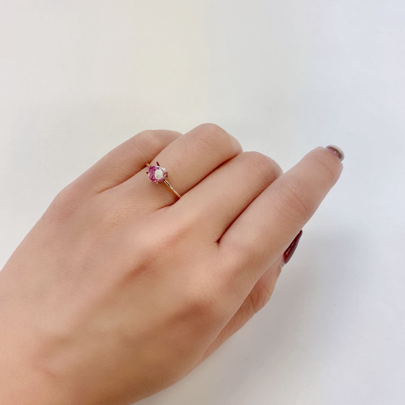 レッドベリル(宝石名レッド・ベリル) アメリカ・ユタ州産 原石・結晶 0.75ct 識別済[20063013]3.8×4.4mm前後