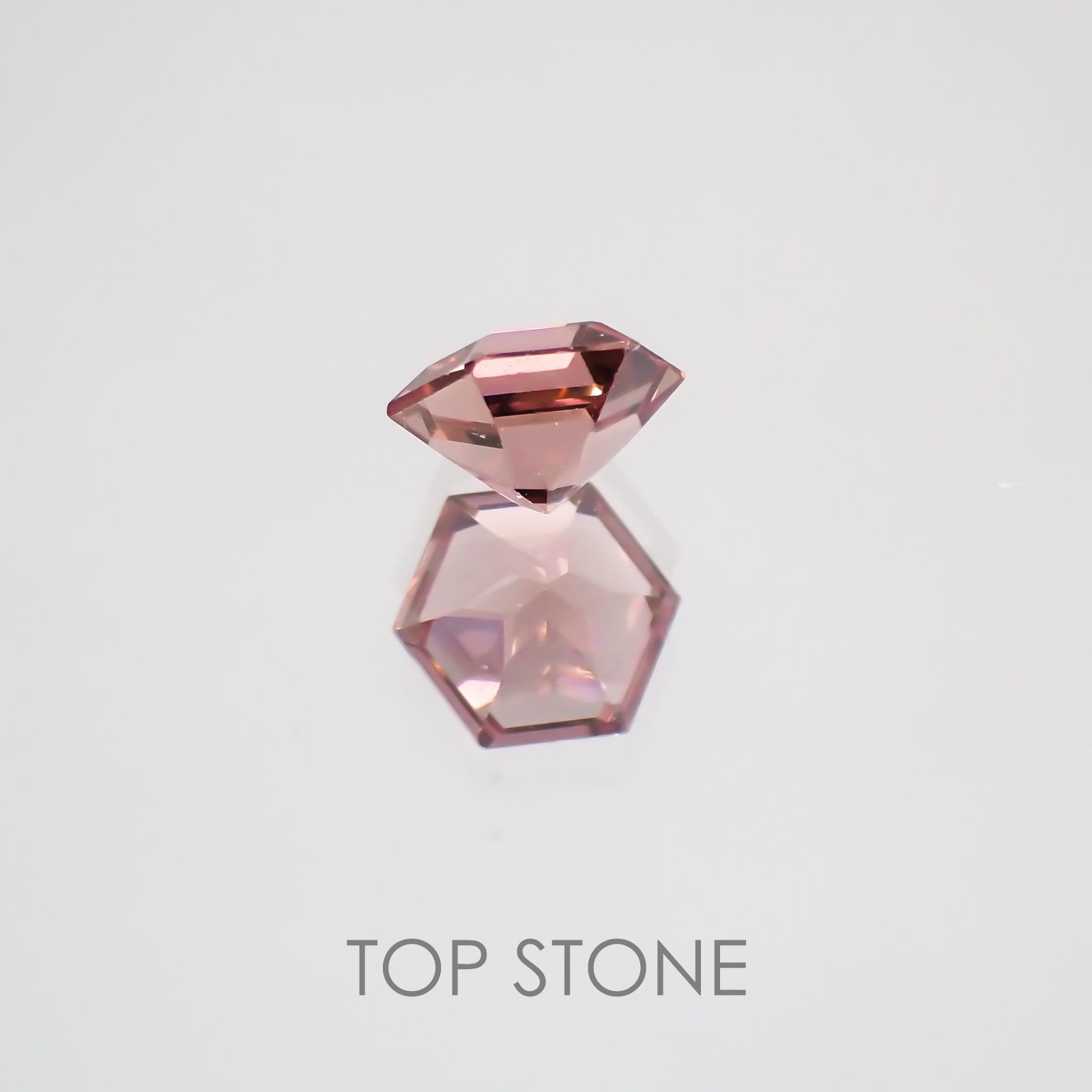 ◇ヘキサゴンカット◇マラヤガーネットSA(宝石名ガーネット) タンザニア産 0.35ct 識別済[210210094]4×4mm前後