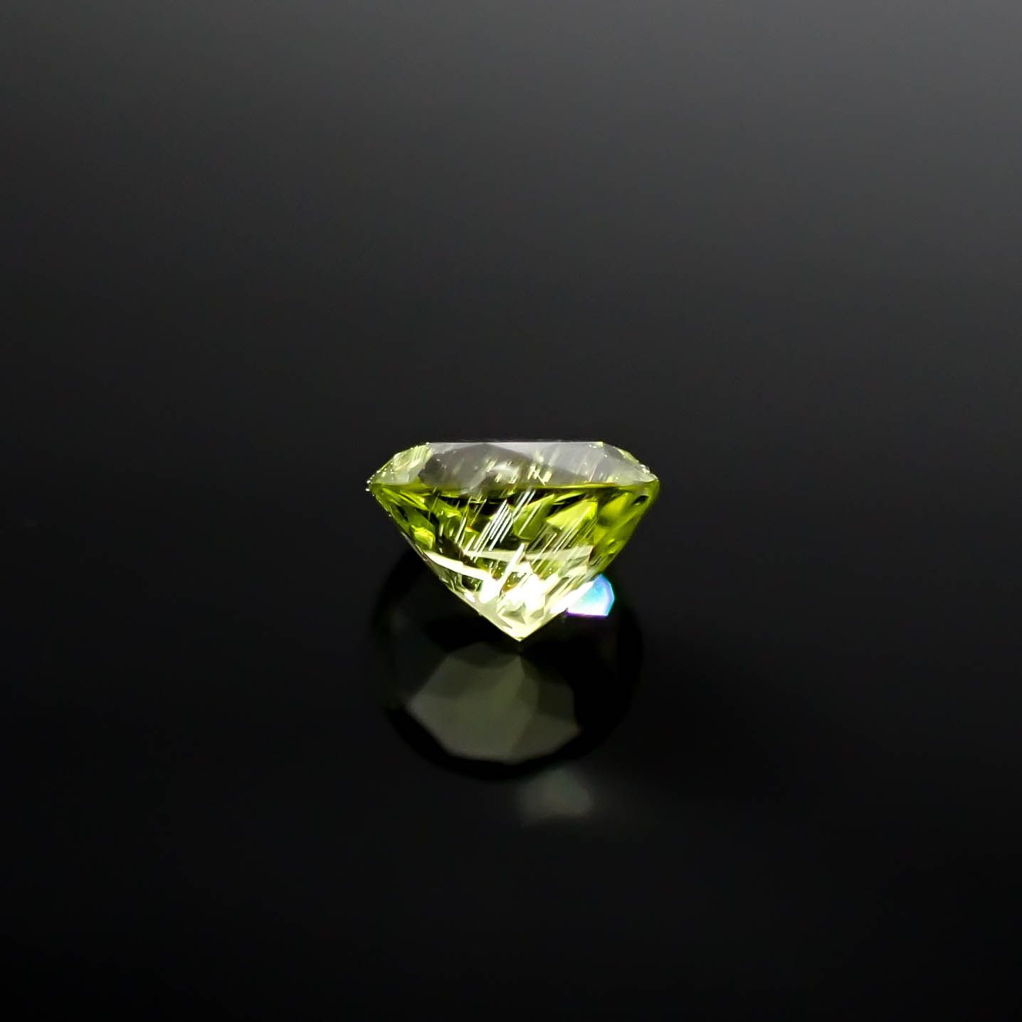 パラサイティックペリドット 採取地：インドネシア・ジェパラ 0.24ct [250730747]3.7x3.7mm前後