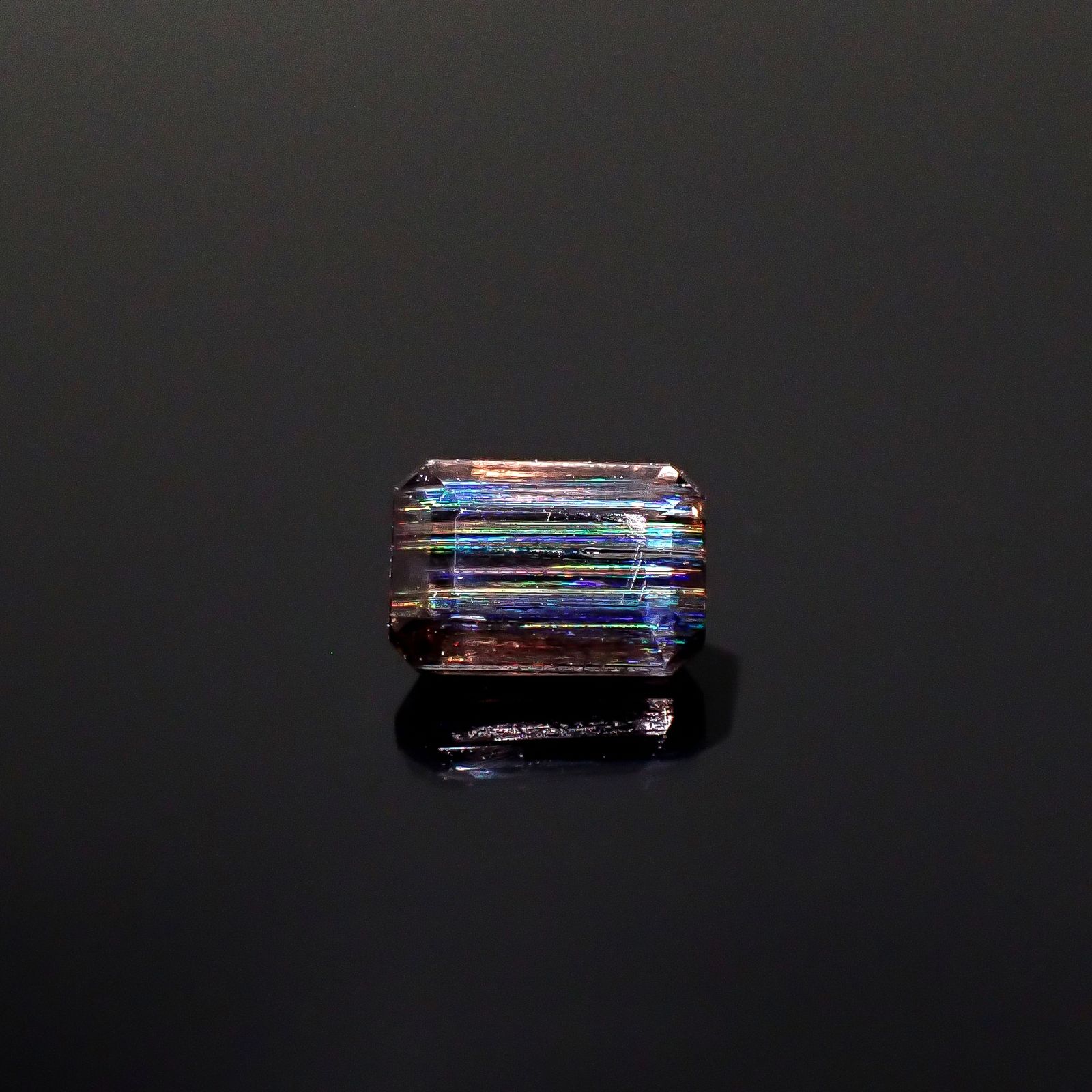 レインボースキャポライト ブラジル産 0.70ct [240326864]6.1x4mm前後