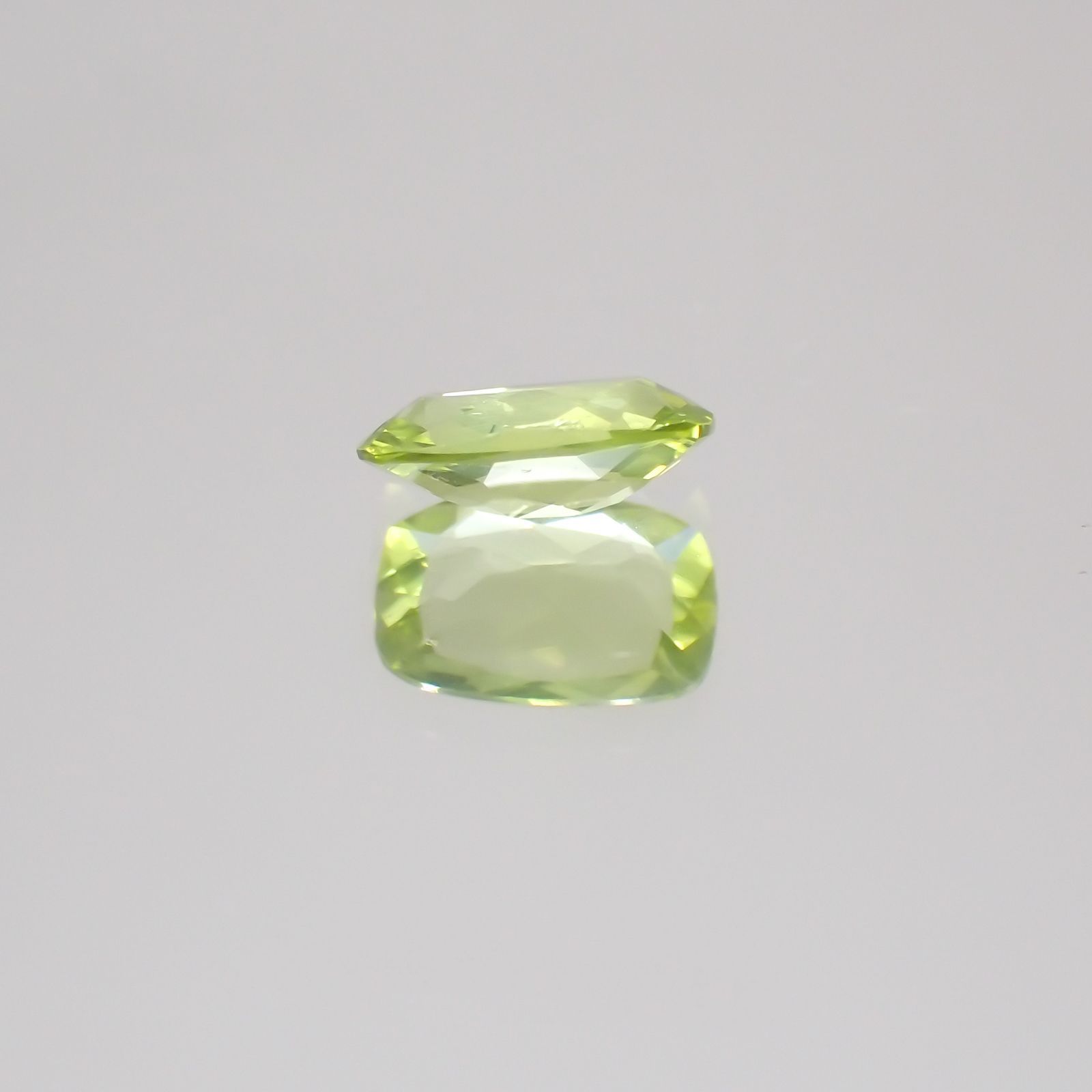 グリーンエンスタタイト(宝石名グリーン・エンスタタイト)カメルーン産 0.44ct 識別済[231224388]6x4mm前後