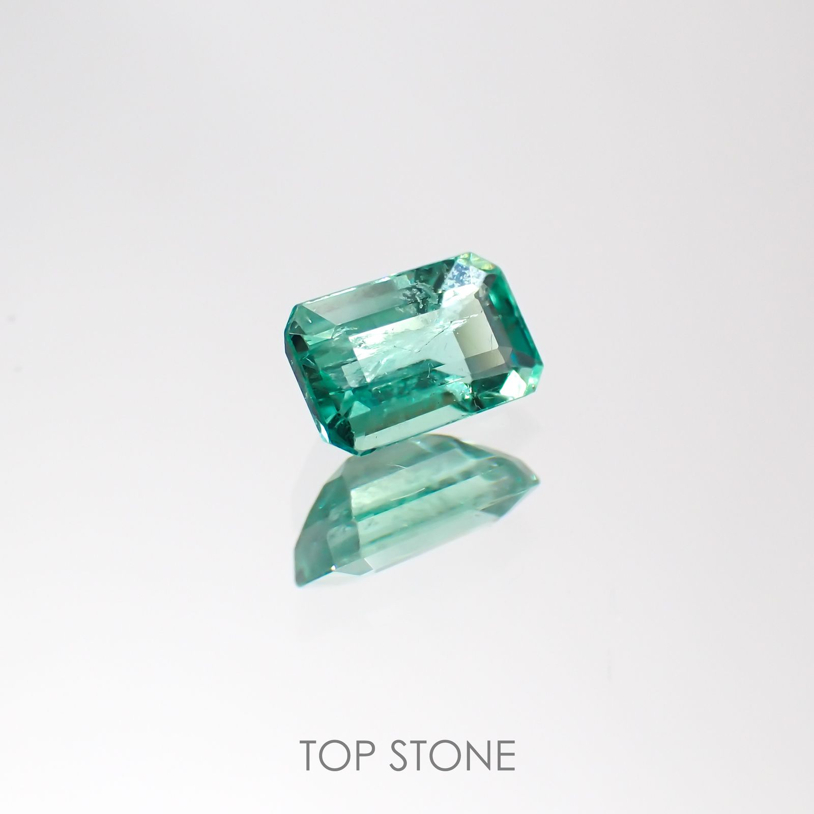 エメラルド(宝石名エメラルド) ザンビア産 0.48ct 識別済[211013001]5.8×3.7mm前後