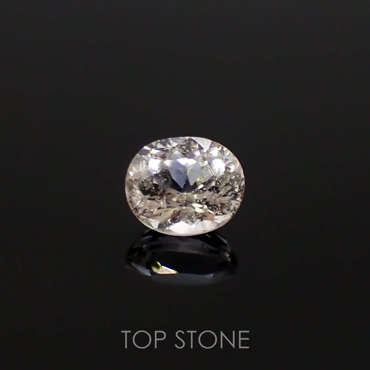 フェナカイト(宝石名フェナカイト)ロシア産 1.00ct 識別済[220515739]6.7x5.6mm前後