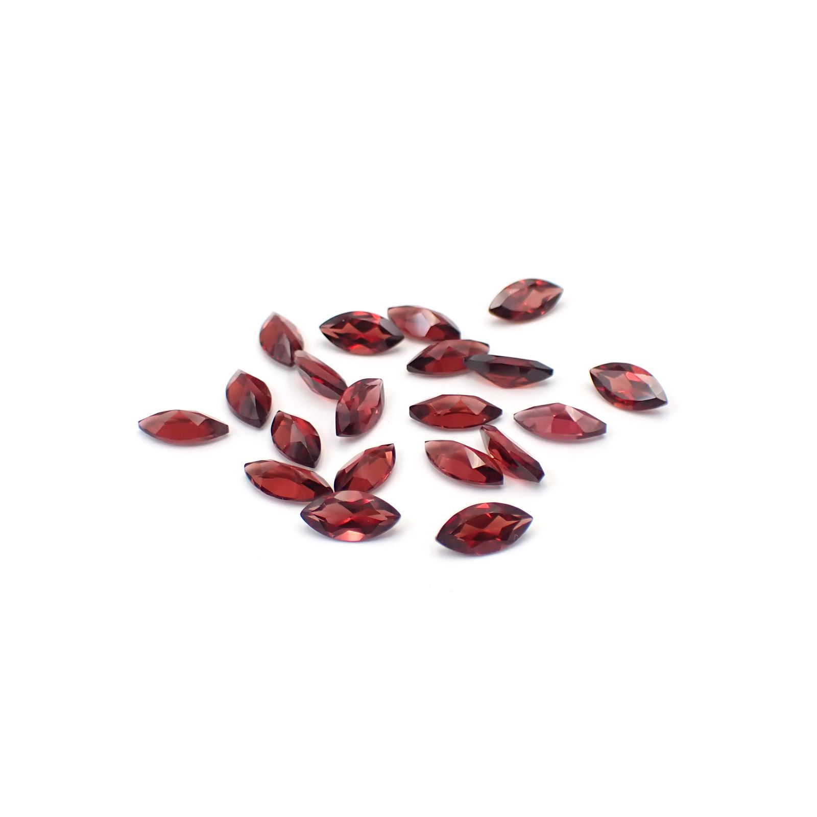 ◇ランダムセレクト◇パイロープアルマンディンガーネット モザンビーク産 約0.64ct / 8.1x4mm前後 [260532217]