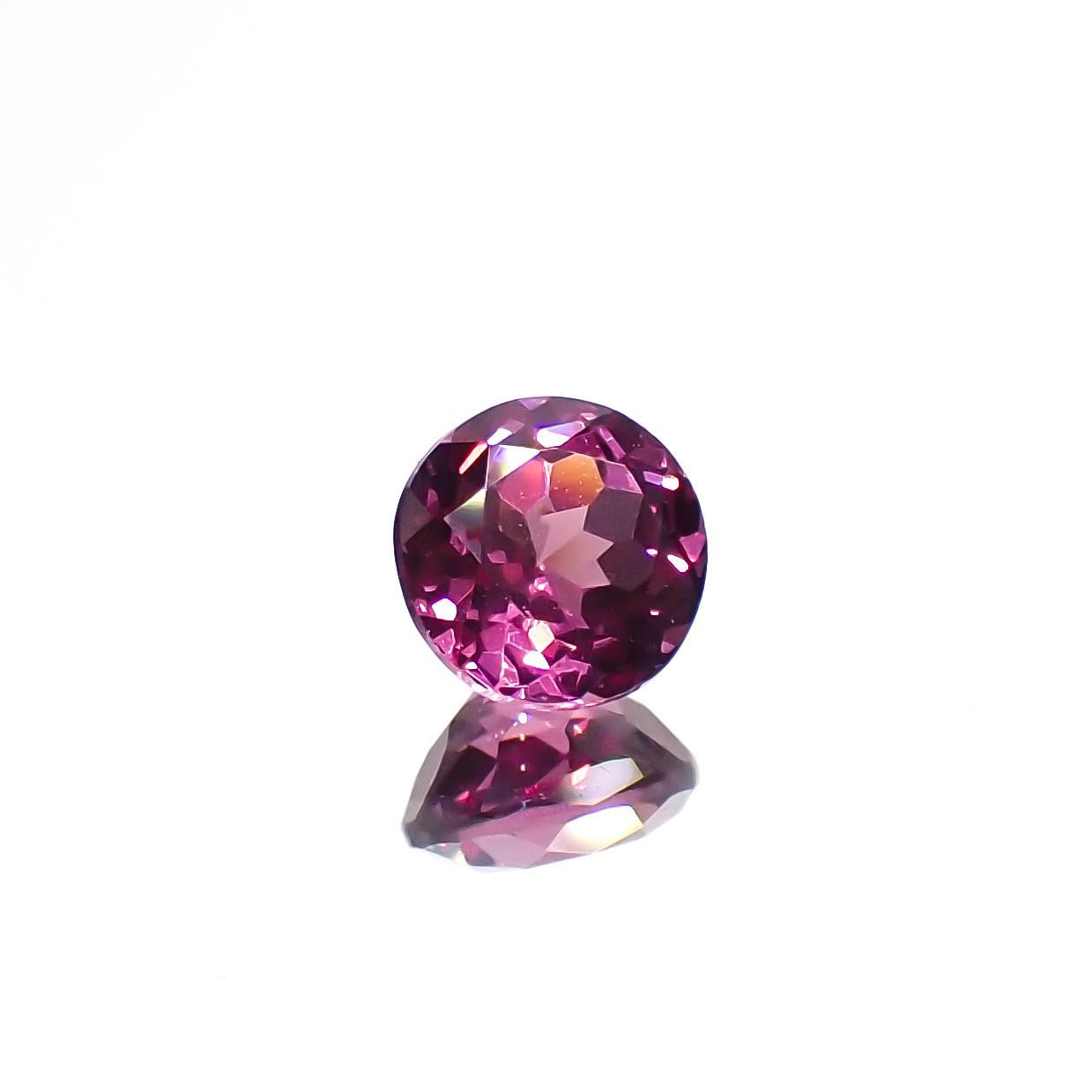 カラーシフトマラヤガーネット(宝石名ガーネット)タンザニア産 0.84ct 識別済[230120271]5.4x5.4mm前後