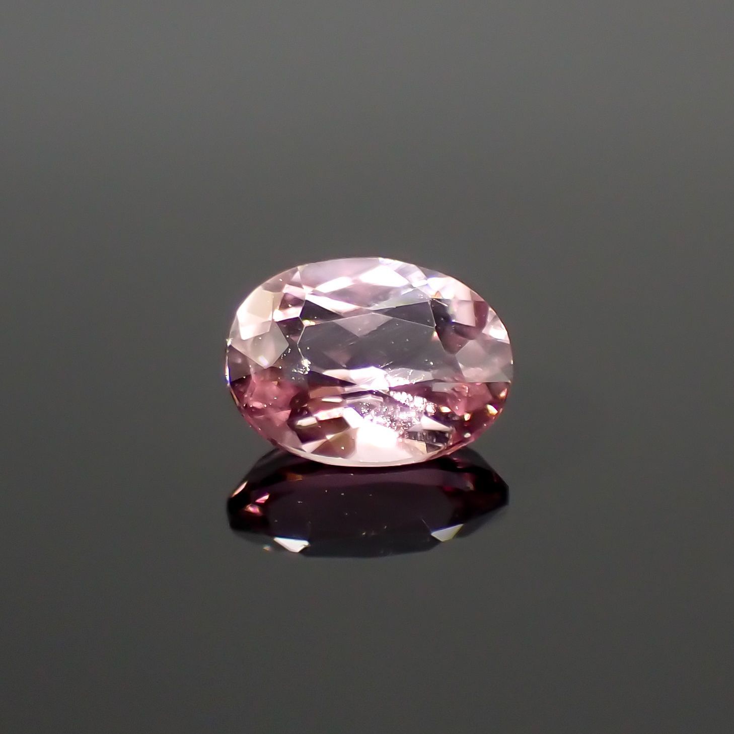 ピンクダイアスポア(宝石名ダイアスポア) アフガニスタン産 0.38ct 識別済[210912433]5.2×3.8mm前後