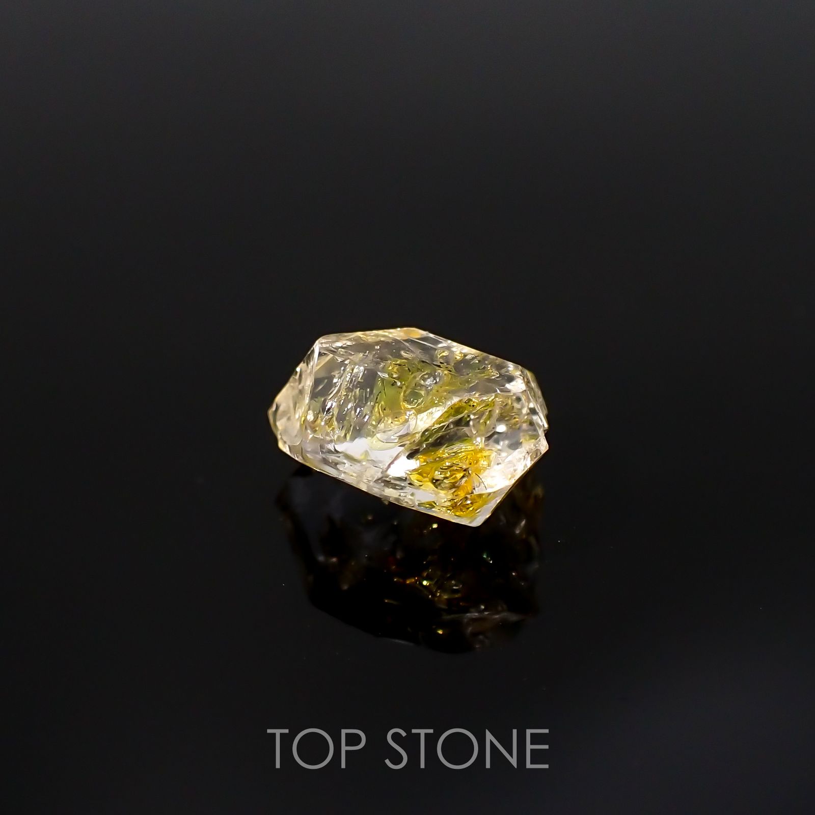 オイルインクォーツ 原石パキスタン産 2.09ct[220515866]8.8x6.9mm前後