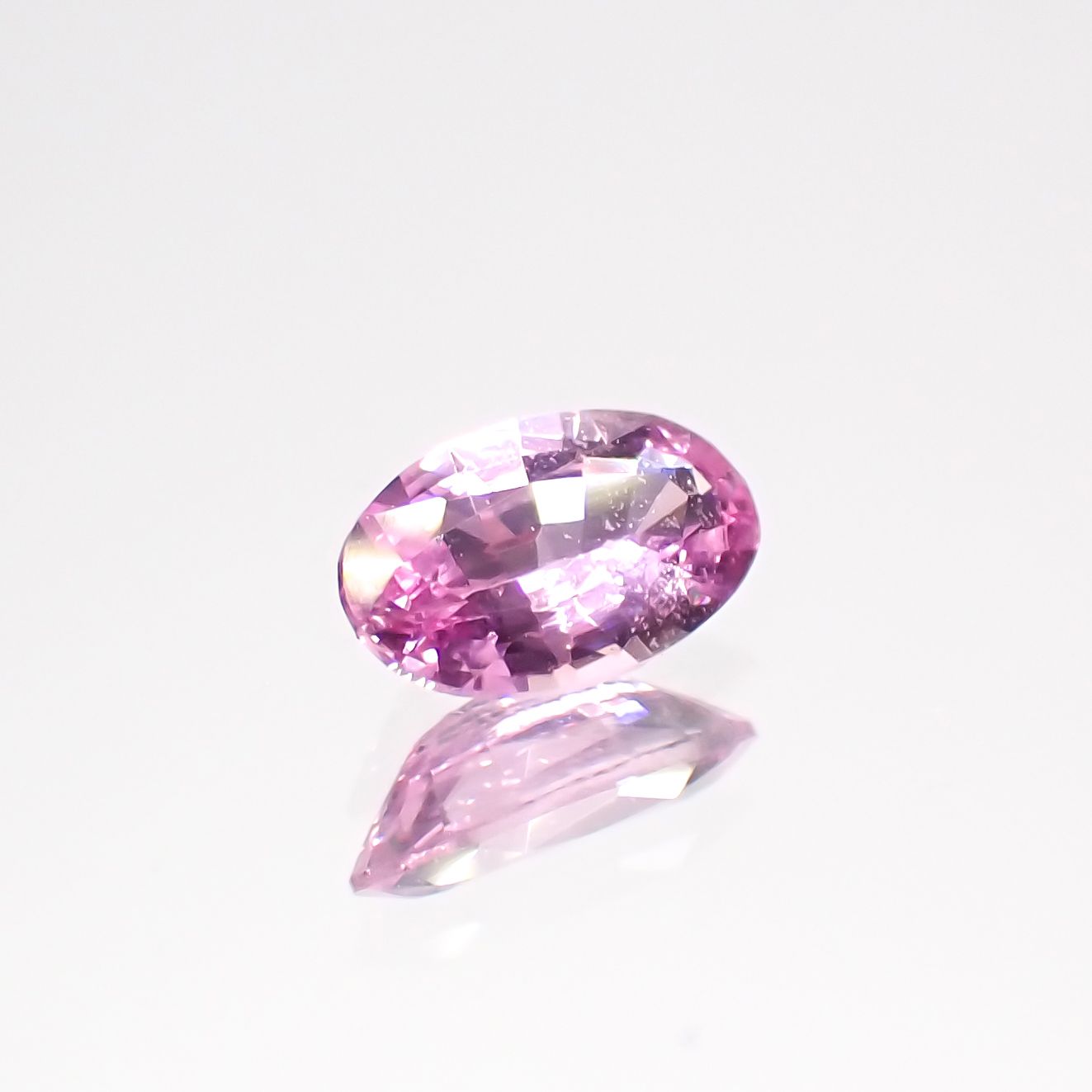 ネオンピンクサファイア スリランカ産 0.24ct[230421529]4.8x3mm前後