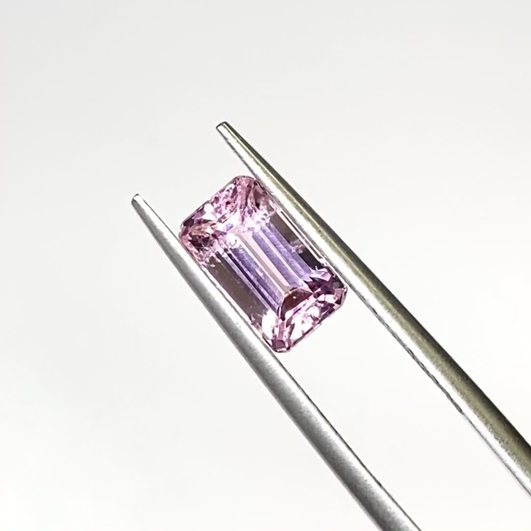 モルガナイト(宝石名モルガナイト)ナイジェリア産 識別済 1.41ct / 8.6