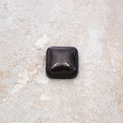コンドライト隕石 発見地：アフリカ・サハラ砂漠 33.46ct [241029337]18.2x18.1mm前後