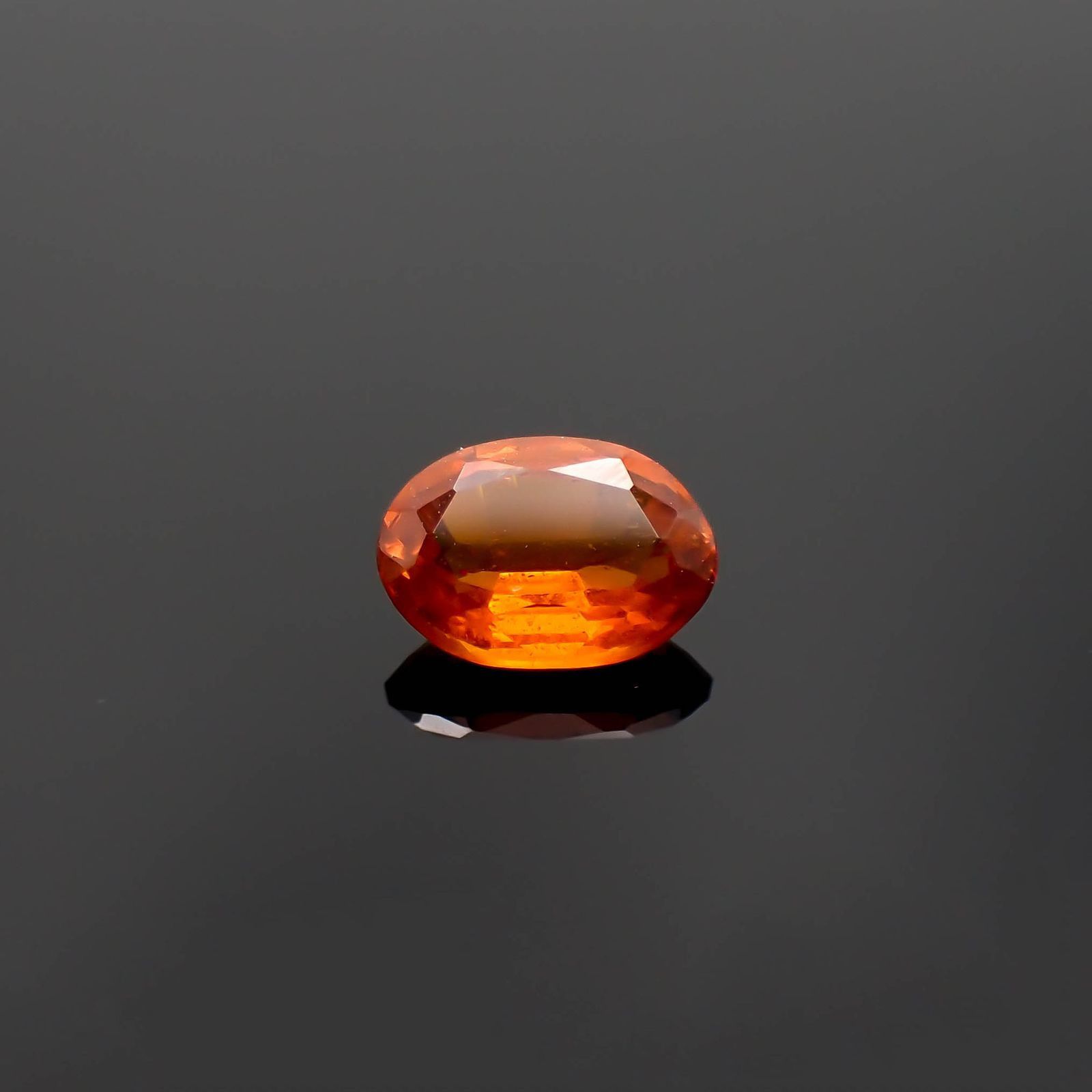 オレンジカイヤナイト ネパール産 0.89ct / 7x4.9mm前後 [251020596]