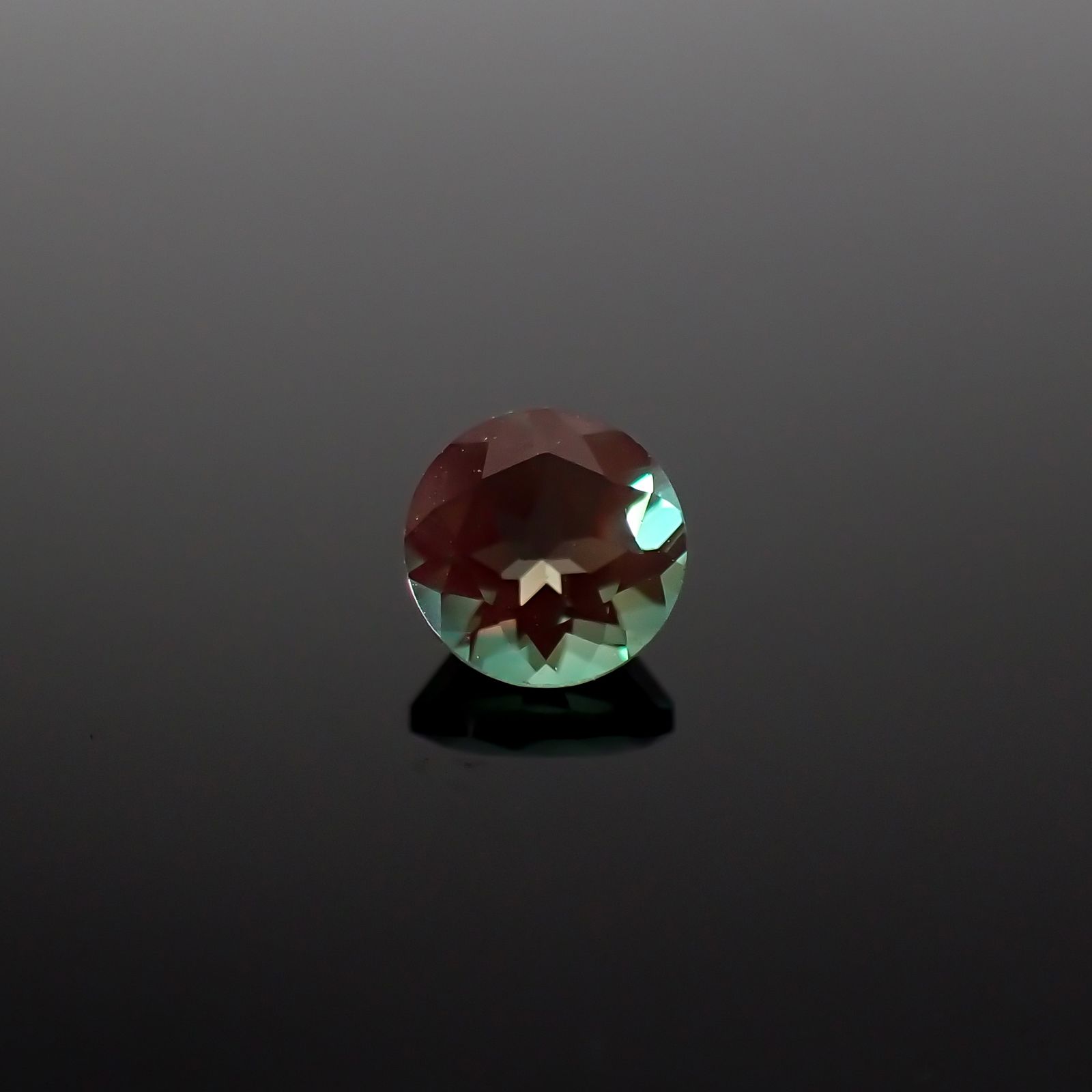 カラーチェンジアンデシン モンゴル産 0.47ct[240226314]5x5mm前後
