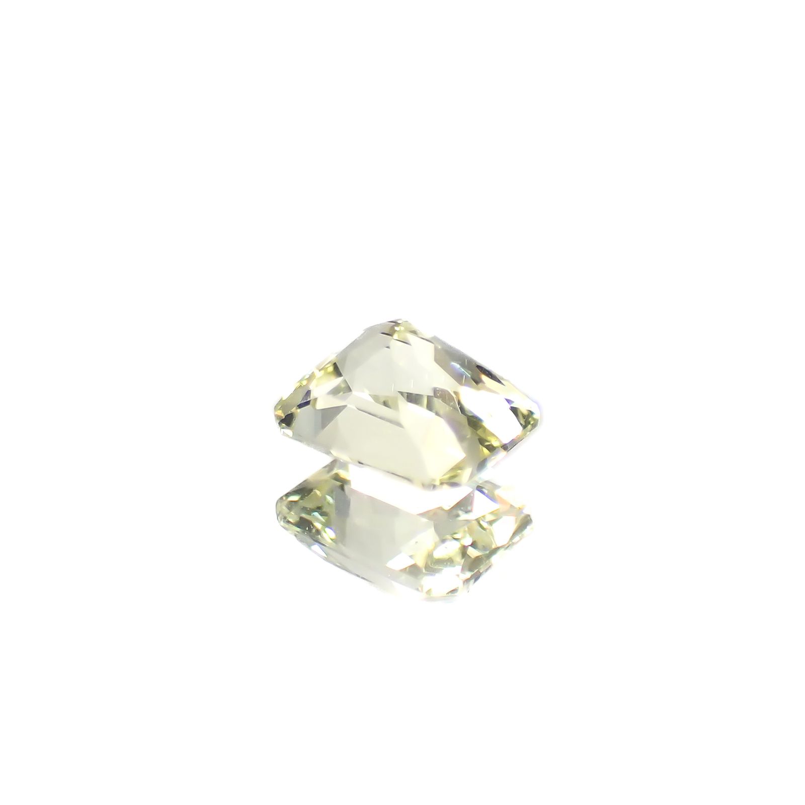 イエローアパタイト メキシコ産 0.64ct [241129469]5.5x4.3mm前後