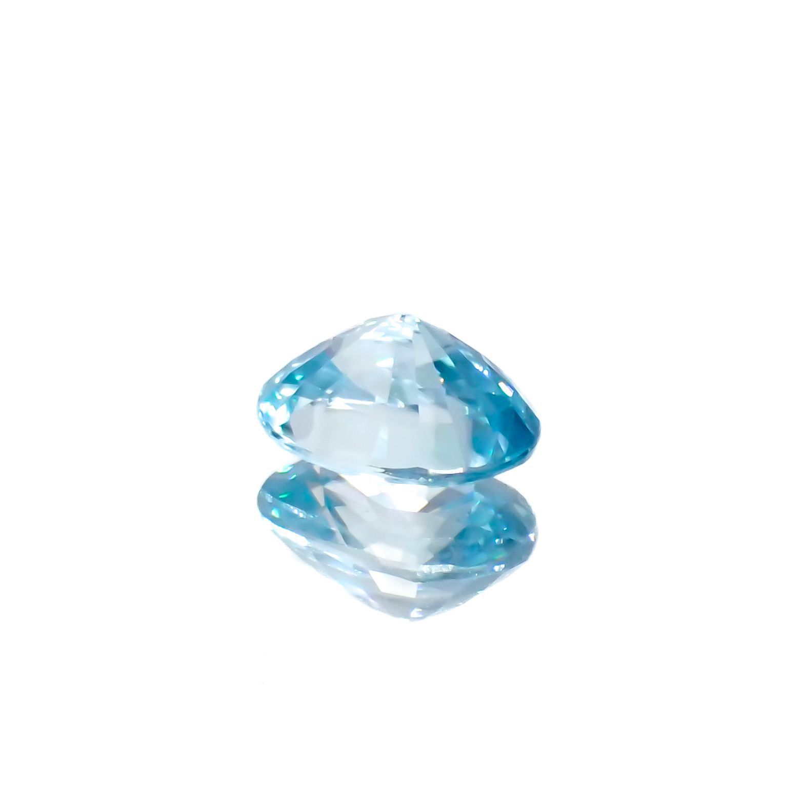 バイカラーブルージルコン カンボジア産 2.11ct[230320982]8x6mm前後