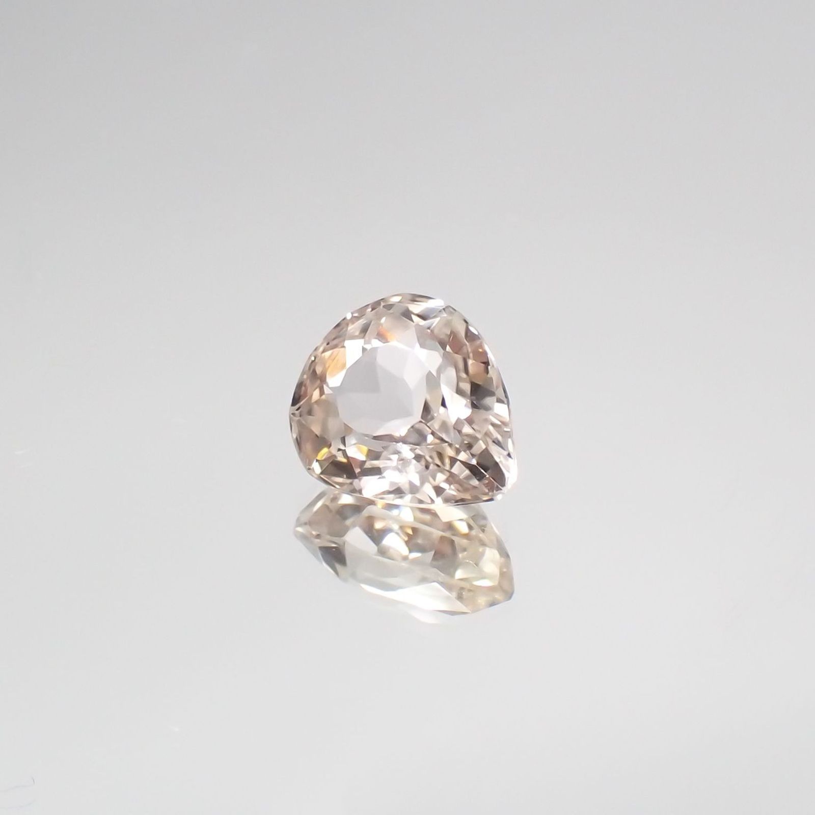 イエロースポジュミン(宝石名スポジュミン) アフガニスタン産 4.39ct 識別済[250711461]11.4×9.4mm前後