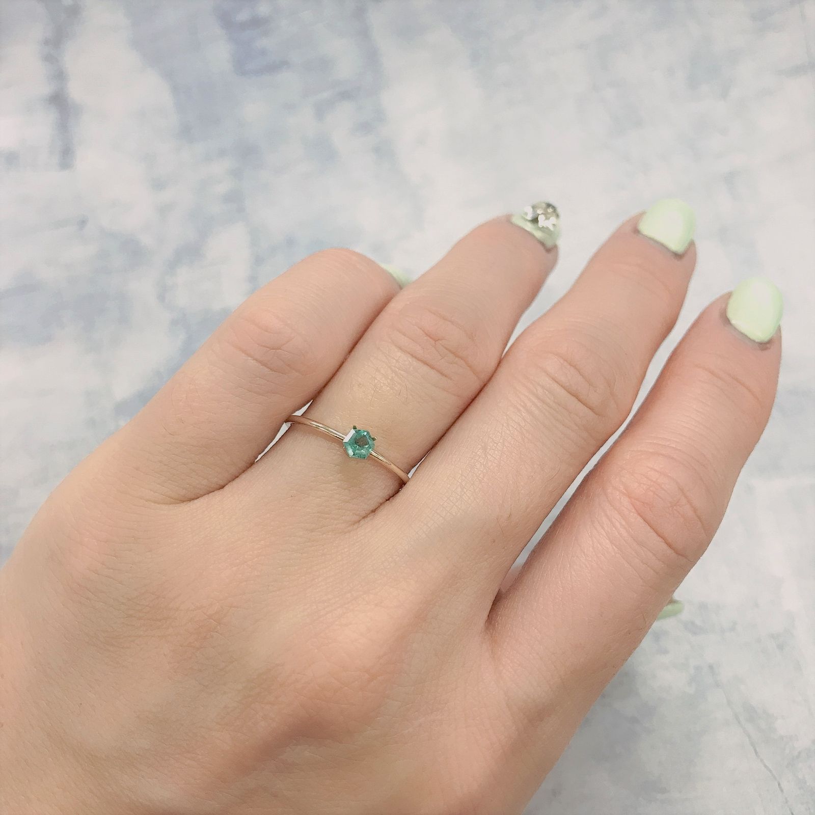 ◇ヘキサゴンカット◇エメラルド(宝石名エメラルド)ザンビア産 0.18ct 識別済[220115190]3.5x3.4mm前後