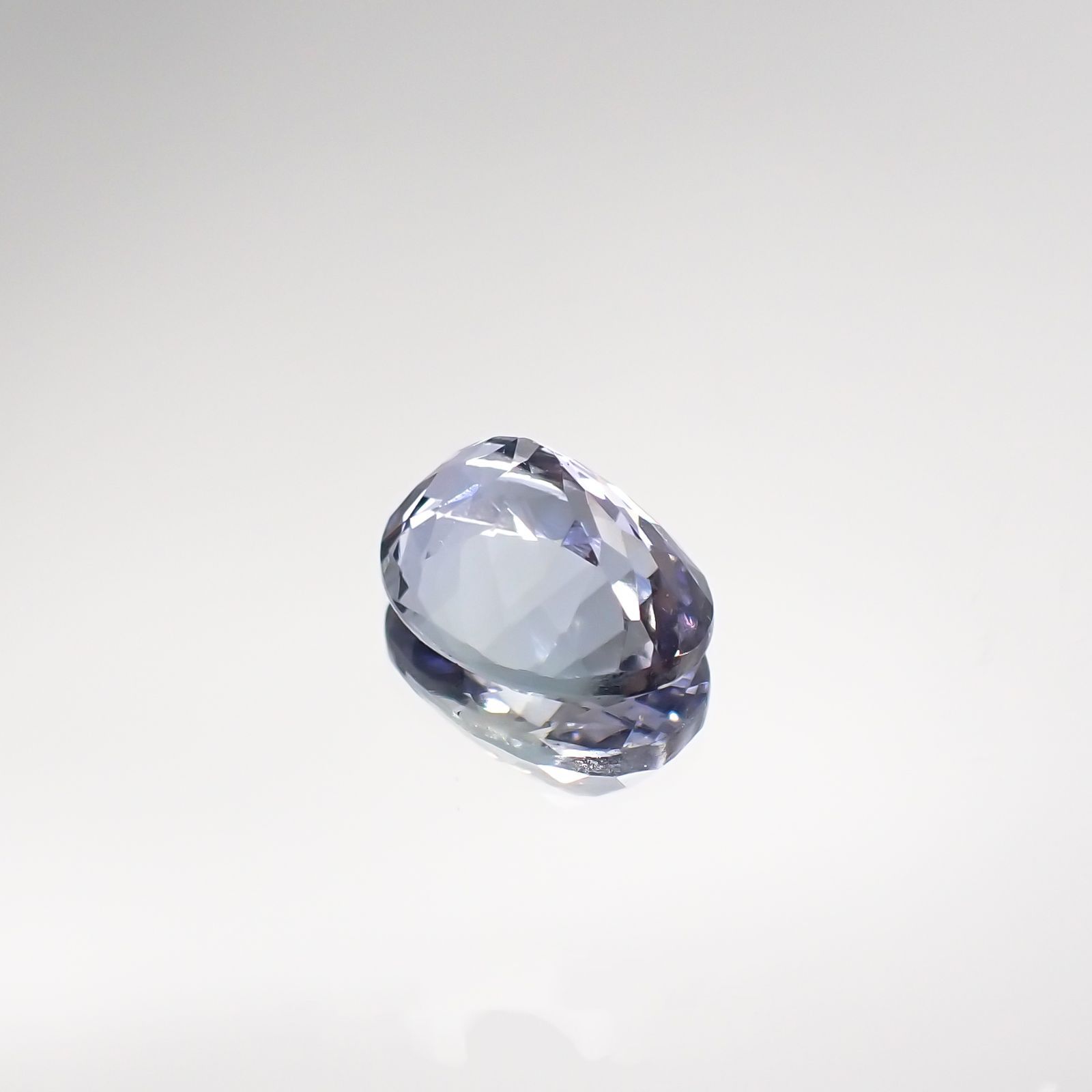バイカラータンザナイト(宝石名タンザナイト) タンザニア産 1.822ct ソ付(彩珠)[210711826]8.7×6.5mm前後