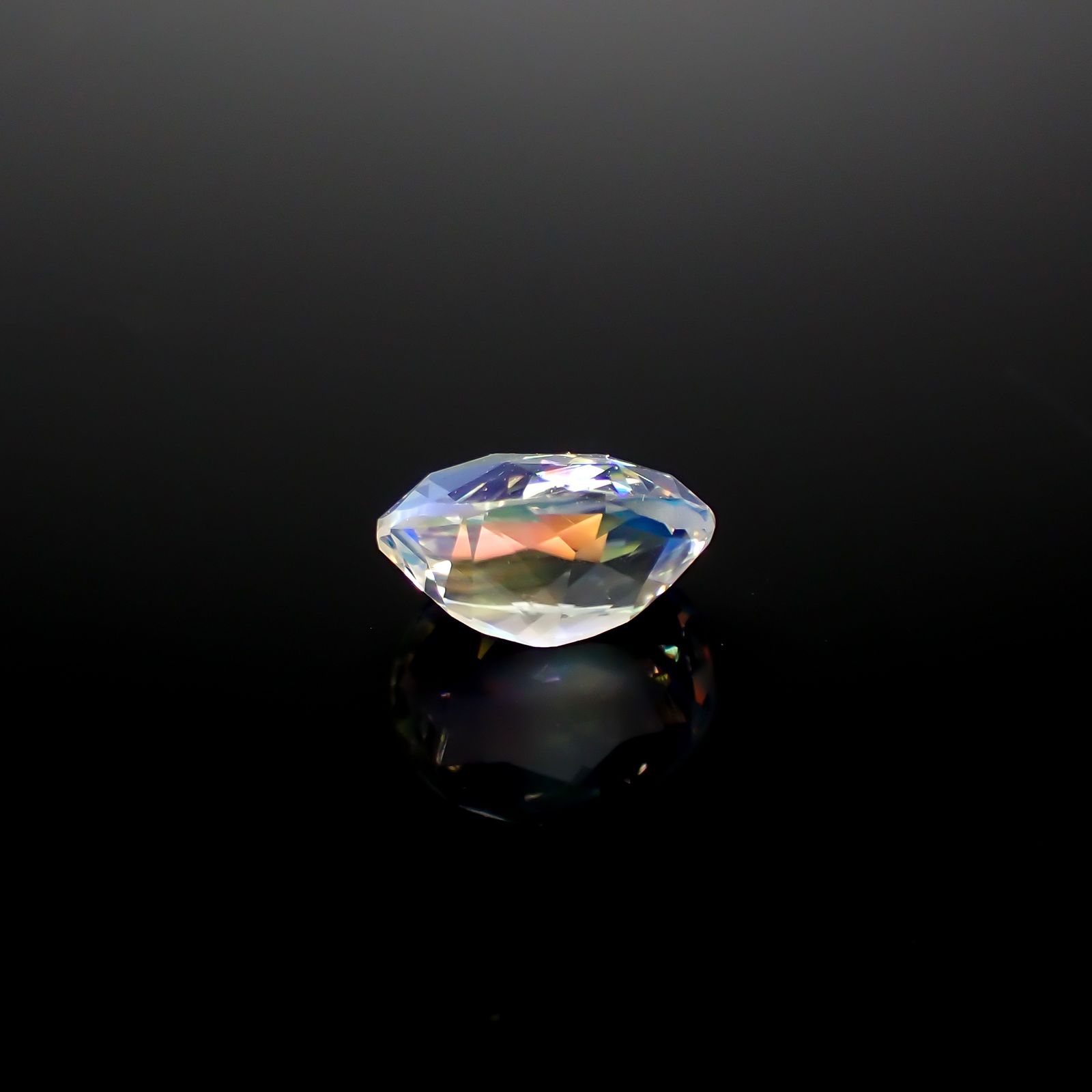 レインボームーンストーン マダガスカル産 2.52ct[240728566]10x8.3mm前後