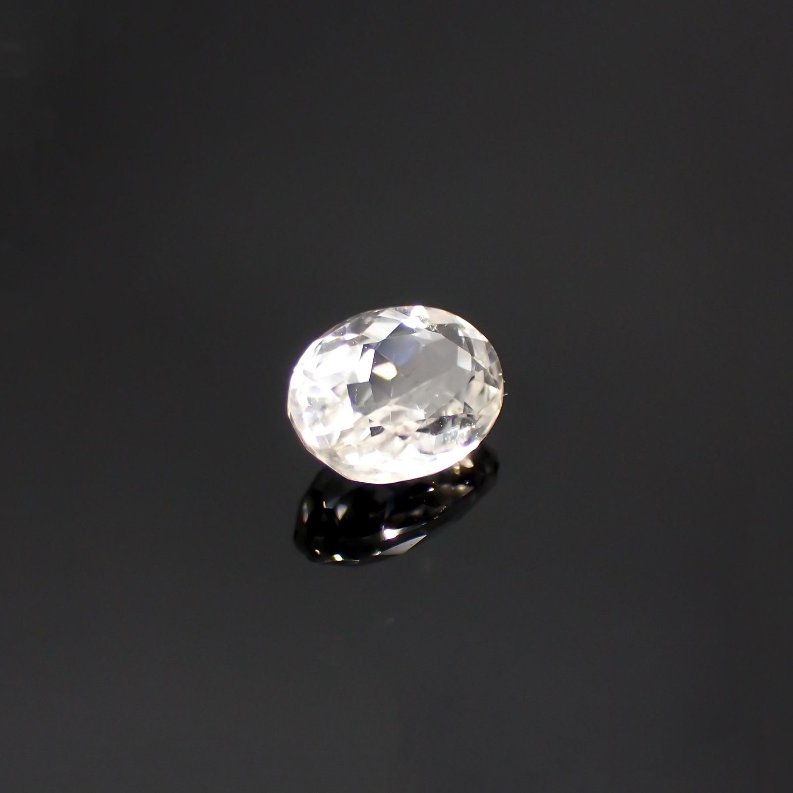 カラーレススポジュミン(宝石名ホワイト・スポジュミン) ブラジル産 1.54ct 識別済[210812624]8×6mm前後