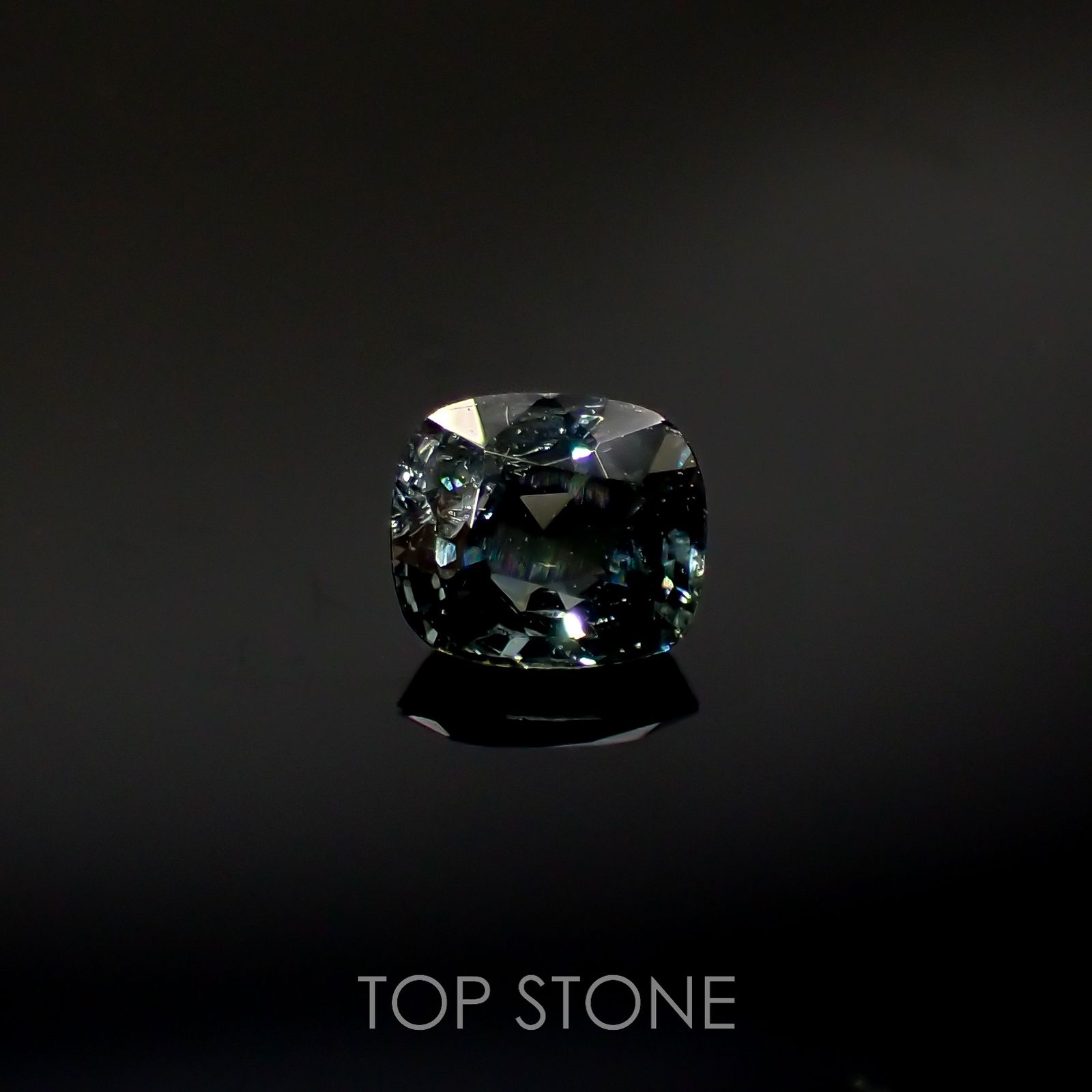 グレースピネル(宝石名スピネル)ビルマ/マダガスカル産 0.79ct 識別済[220716818]5.8x5.1mm前後