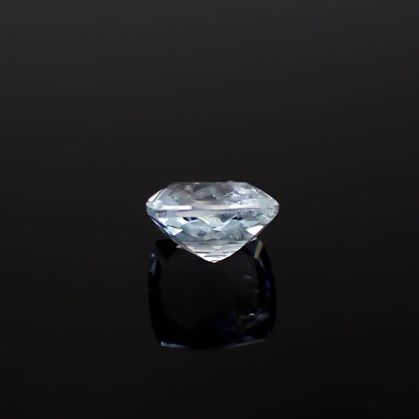 レインボーアクアマリン ブラジル産 1.30ct [250330152]6.9x6.8mm前後