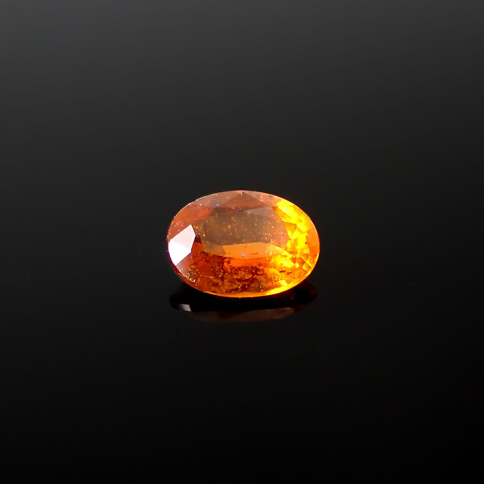 オレンジカイヤナイト ネパール産 0.83ct[240326702]6.8x4.9mm前後
