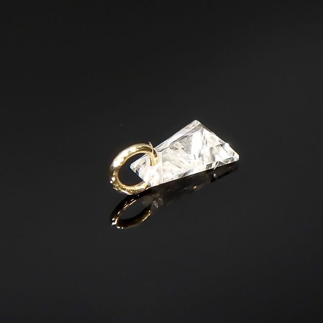 ◇La terre(ラ・テール)◇K18ダイヤモンドチャーム TTLC/SI (宝石名ダイアモンド) 0.069ct 識別済[220115343]3x2mm前後