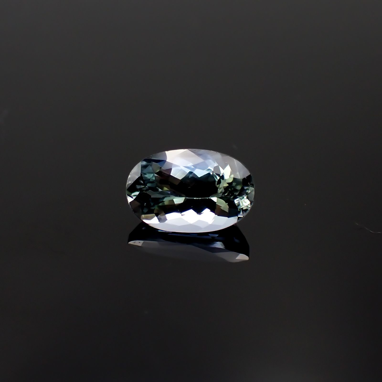 バイカラータンザナイト(宝石名ゾイサイト)タンザニア産 2.48ct 識別済[231224808]10.7x6.9mm前後