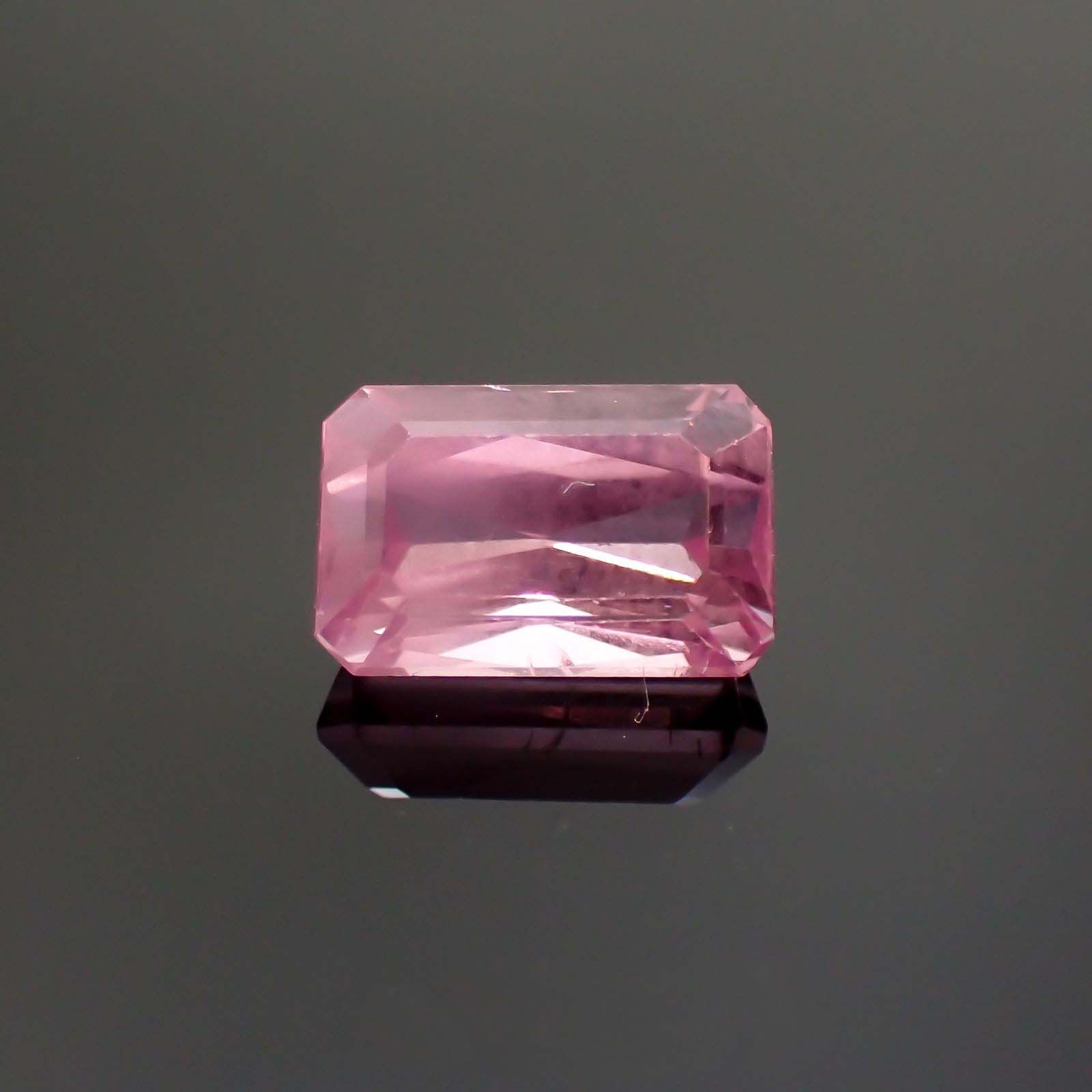 ピンクスピネル(宝石名ピンク・スピネル)タンザニア産 1.486ct ソ付(彩珠)[230722576]7.4x4.8mm前後