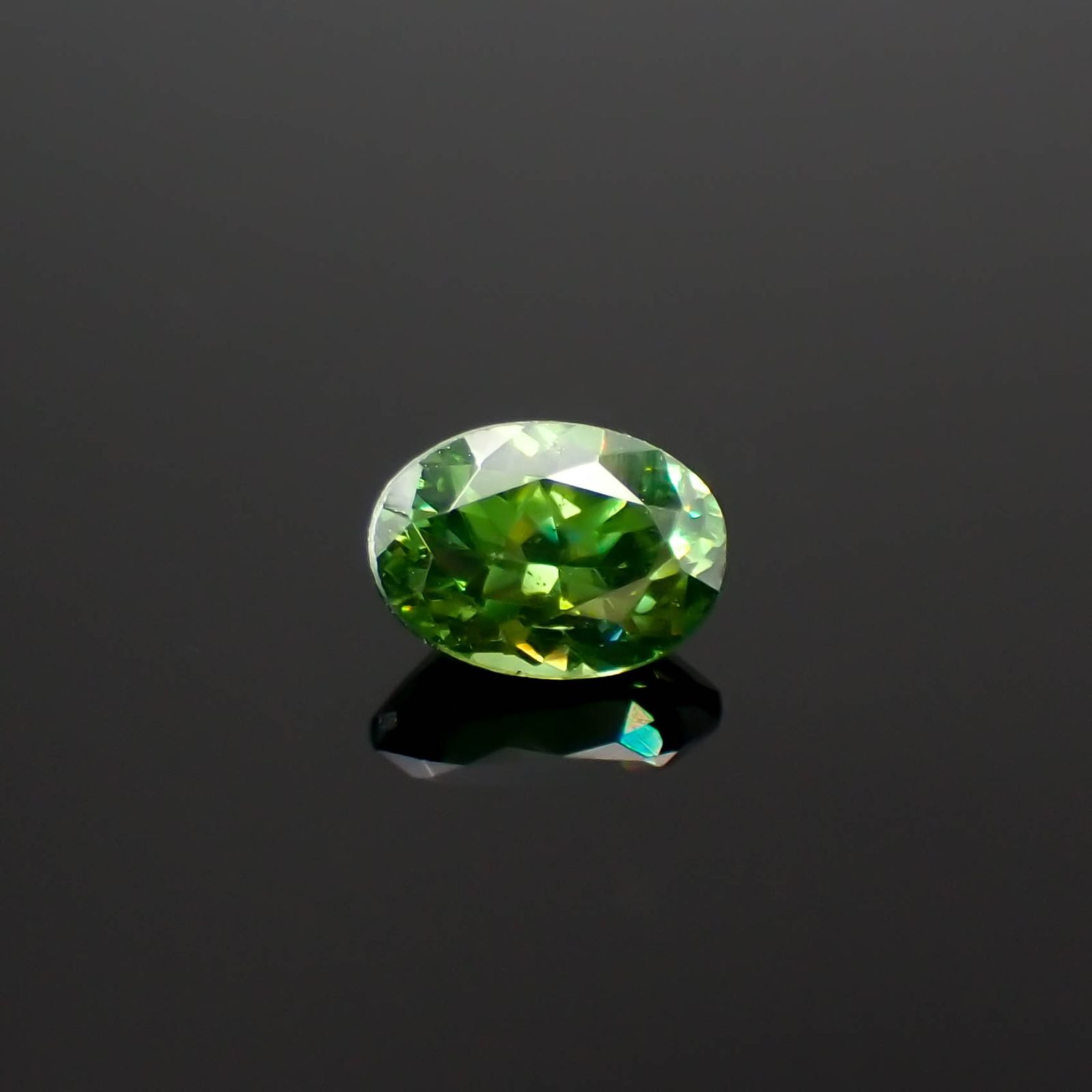グリーンスファレライト(宝石名グリーン・スファレライト)ブルガリア産 0.907ct ソ付(彩珠)[231225082]6.4x4.6mm前後