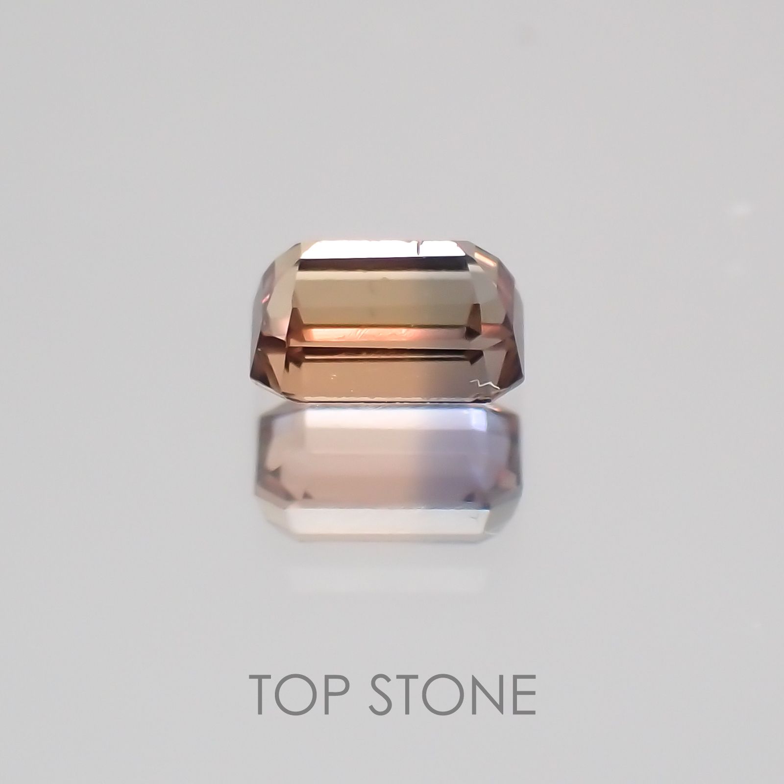 バイカラーサファイア(宝石名バイカラー・サファイア) タンザニア産 0.23ct 識別済[21029740]3.8×2.7mm前後