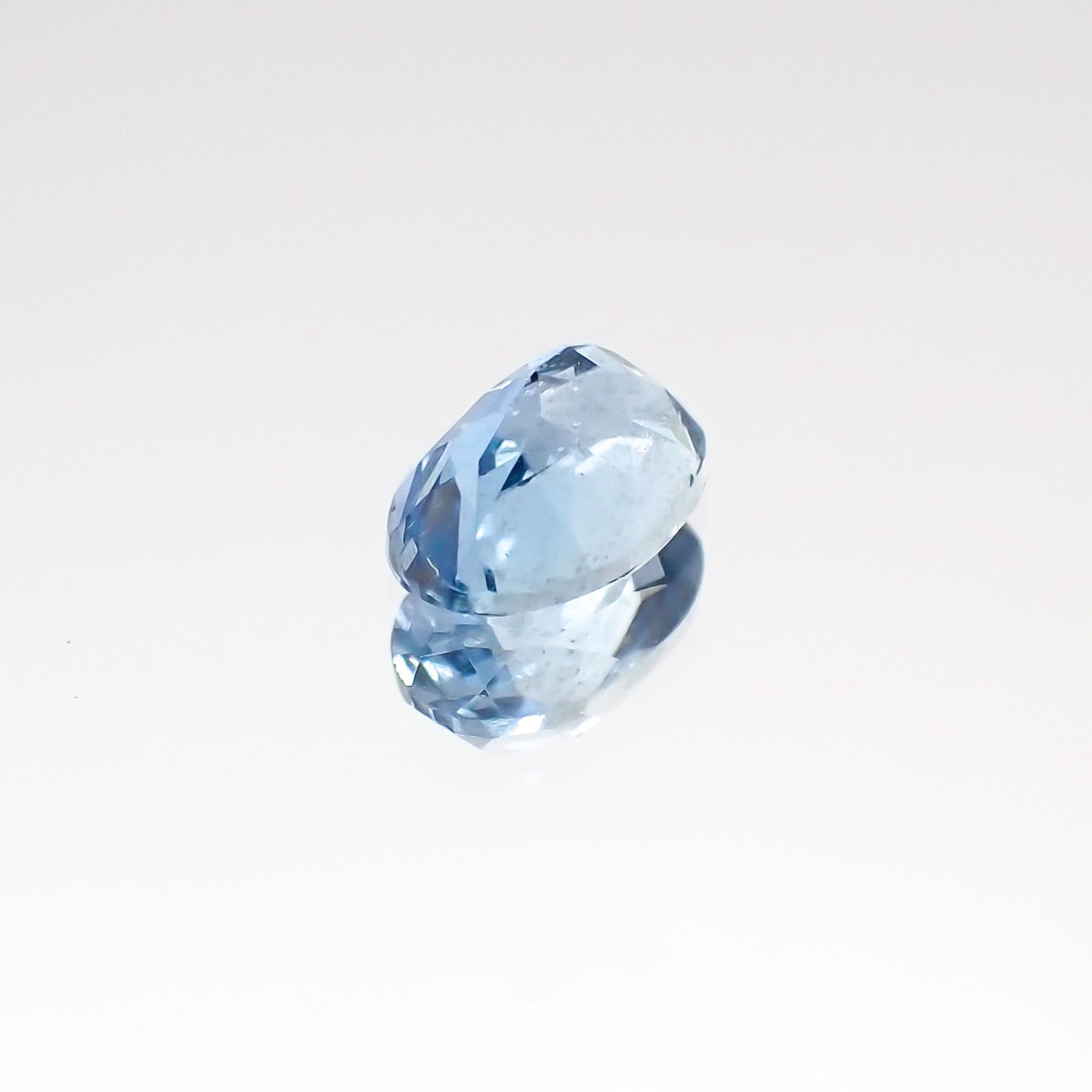アクアマリン サンタマリアカラー(宝石名アクアマリン)モザンビーク産 0.47ct 識別済[230622263]6.1x4.1mm前後