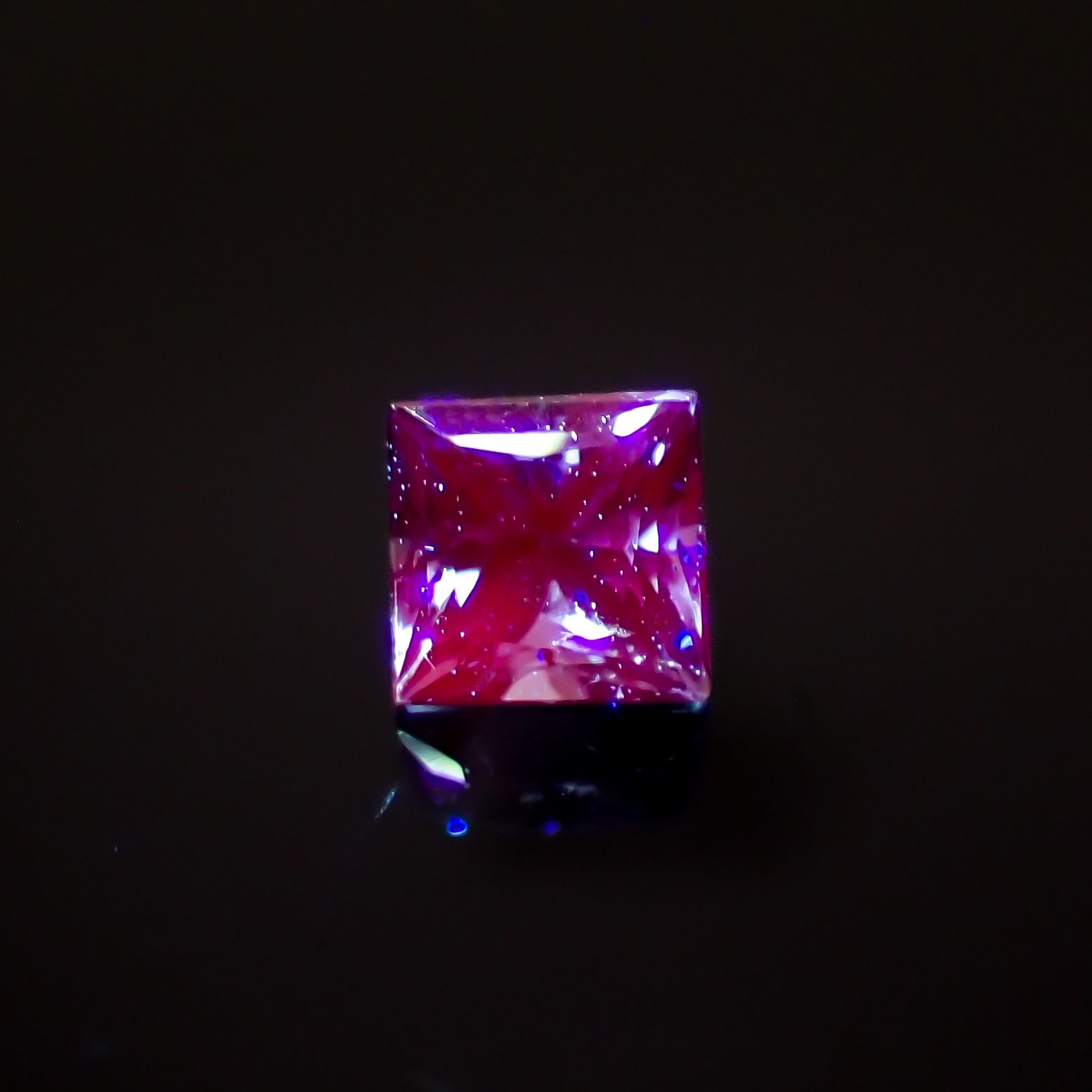 ◇プリンセスカット◇サファイア(宝石名サファイア)スリランカ産 0.14ct 識別済[230622456]2.7x2.6mm前後