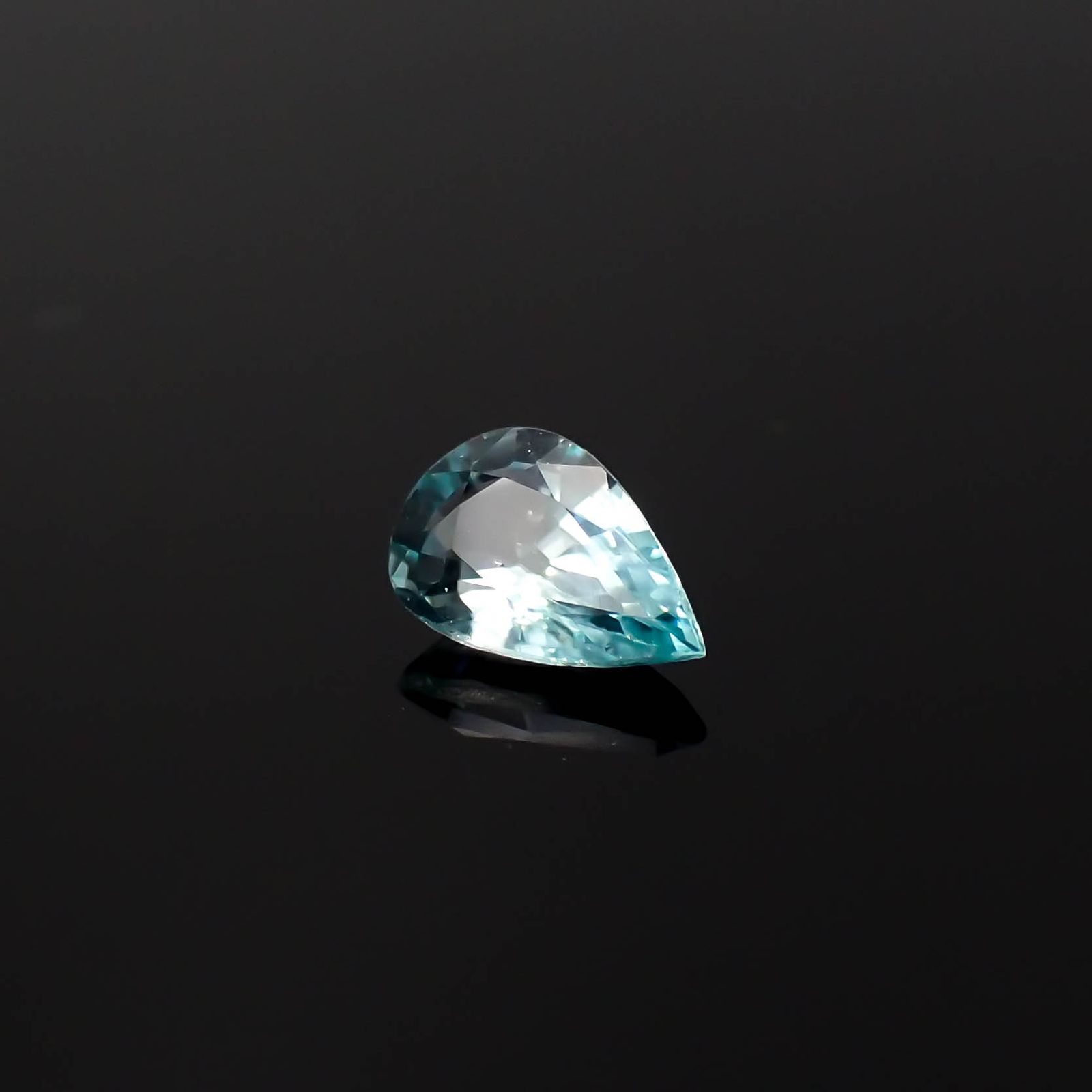 グランディディエライト(宝石名グランディディエライト)マダガスカル産 0.34ct 識別済[230622405]6.2x3.9mm前後