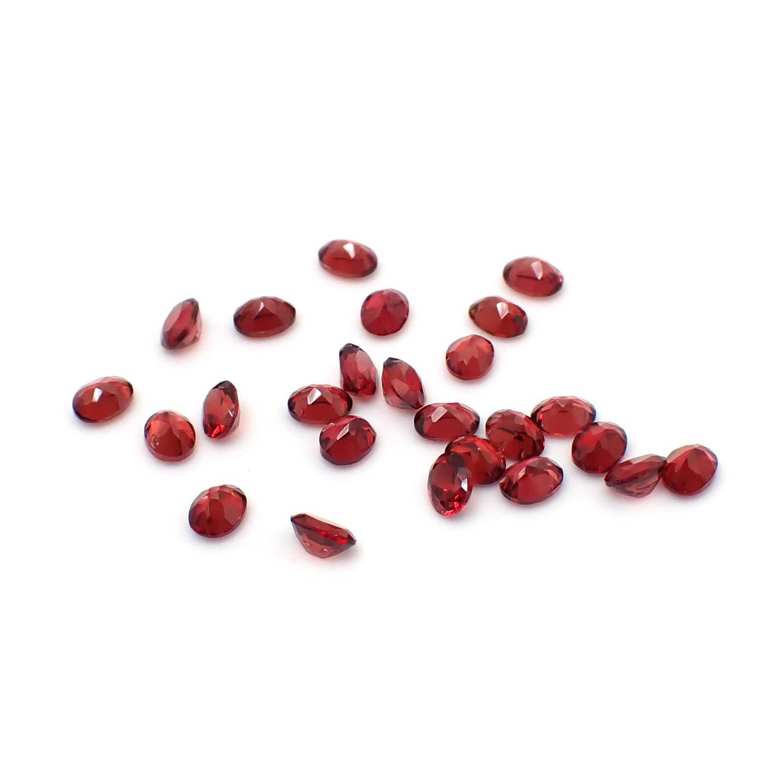 ◇ランダムセレクト◇パイロープアルマンディンガーネット モザンビーク産 約0.21ct / 4x3mm前後 [260532208-PAC]