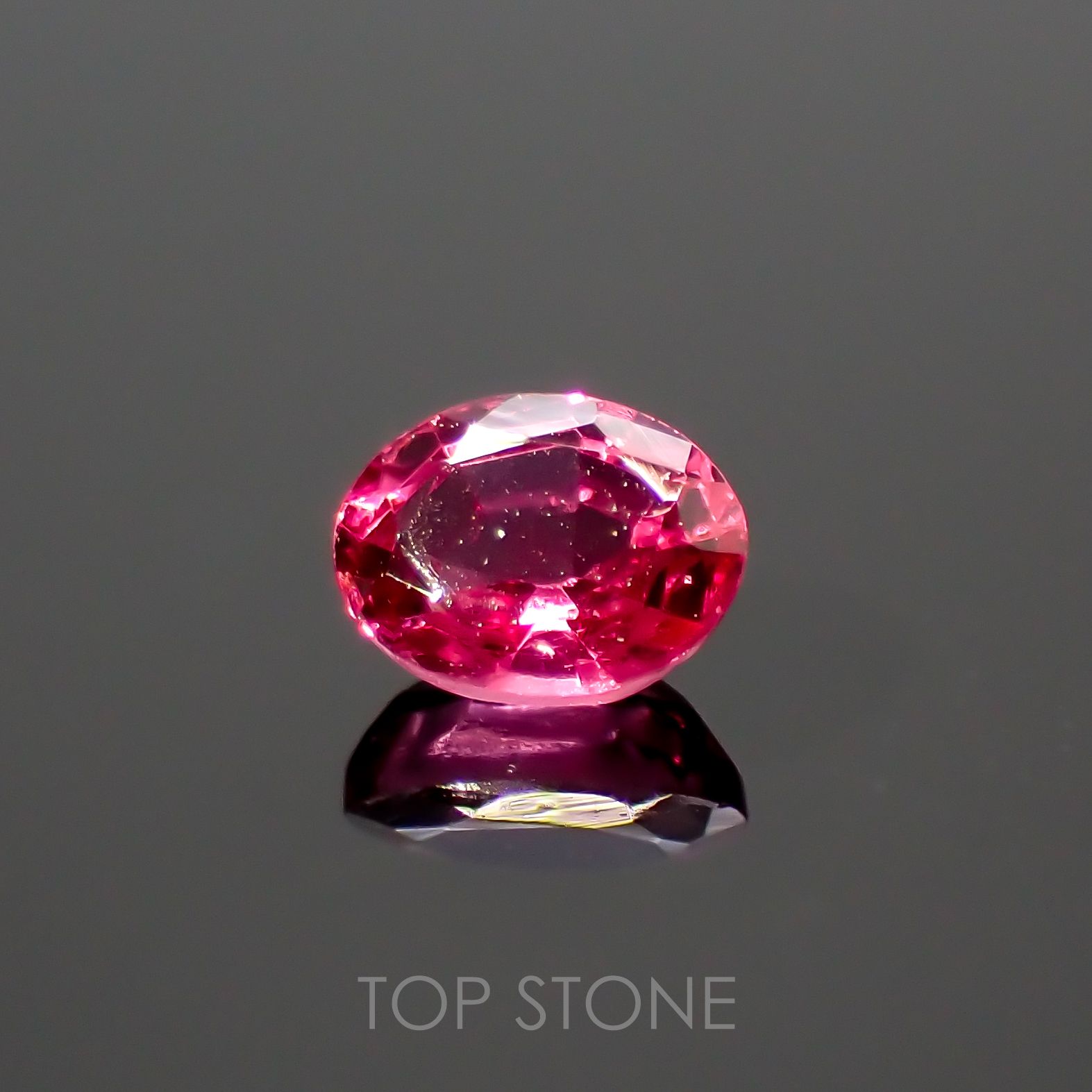 ホットピンクスピネル(宝石名ピンク・スピネル)タンザニア産 0.24ct 識別済[220114131]4x3mm前後
