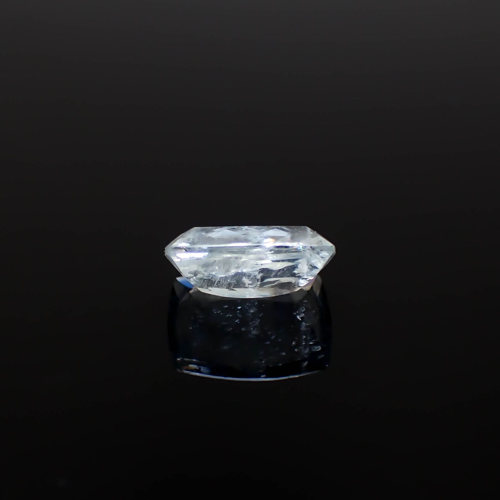 レインボーアクアマリン ブラジル産 3.16ct [250330149]11.4x8.5mm前後