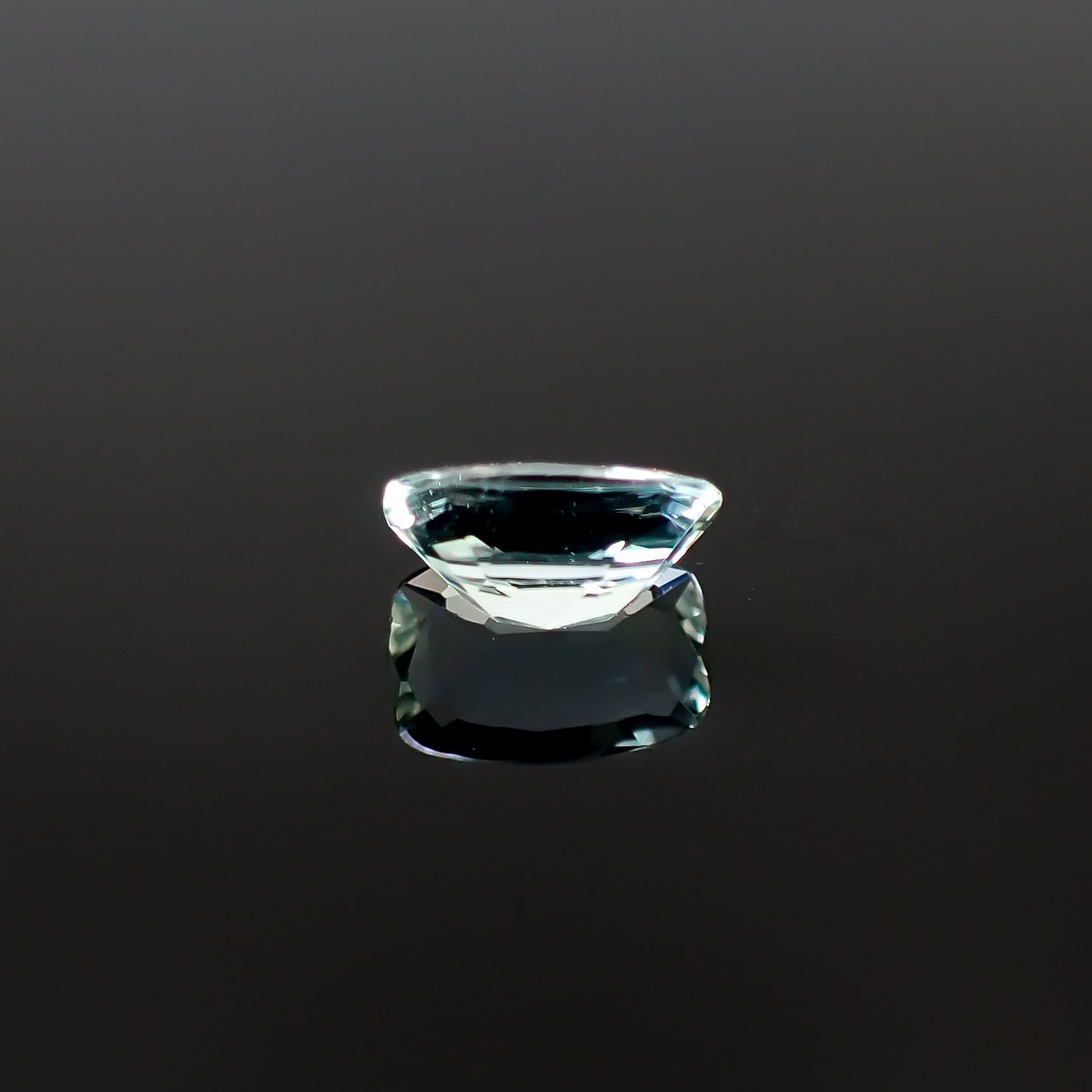 モンテブラサイト(宝石名モンテブラサイト)マダガスカル産 0.41ct 識別済[241229658]5.9x4mm前後